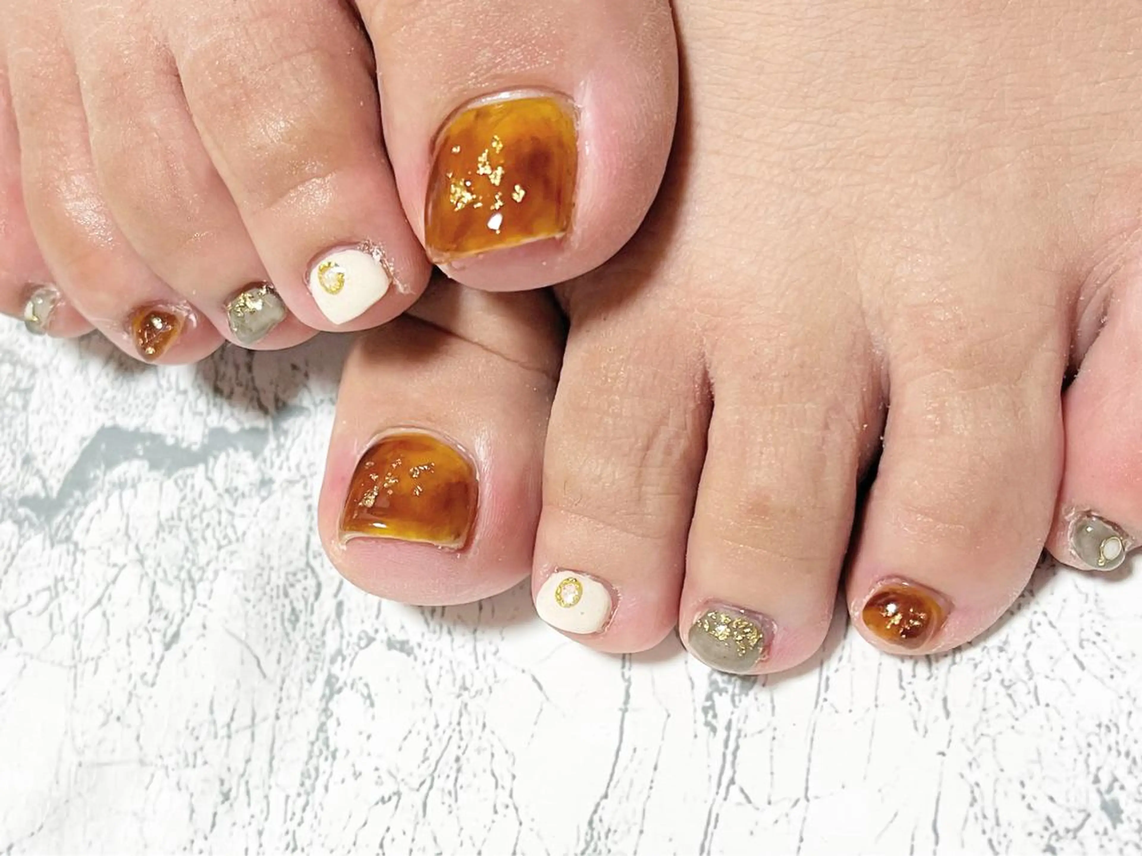 ネイル べっ甲ネイル フットネイル ニュアンスネイル シンプルネイル 春ネイル フットネイル ネイル フフラ所属・nail fufla ♡yamane♡のネイルデザイン