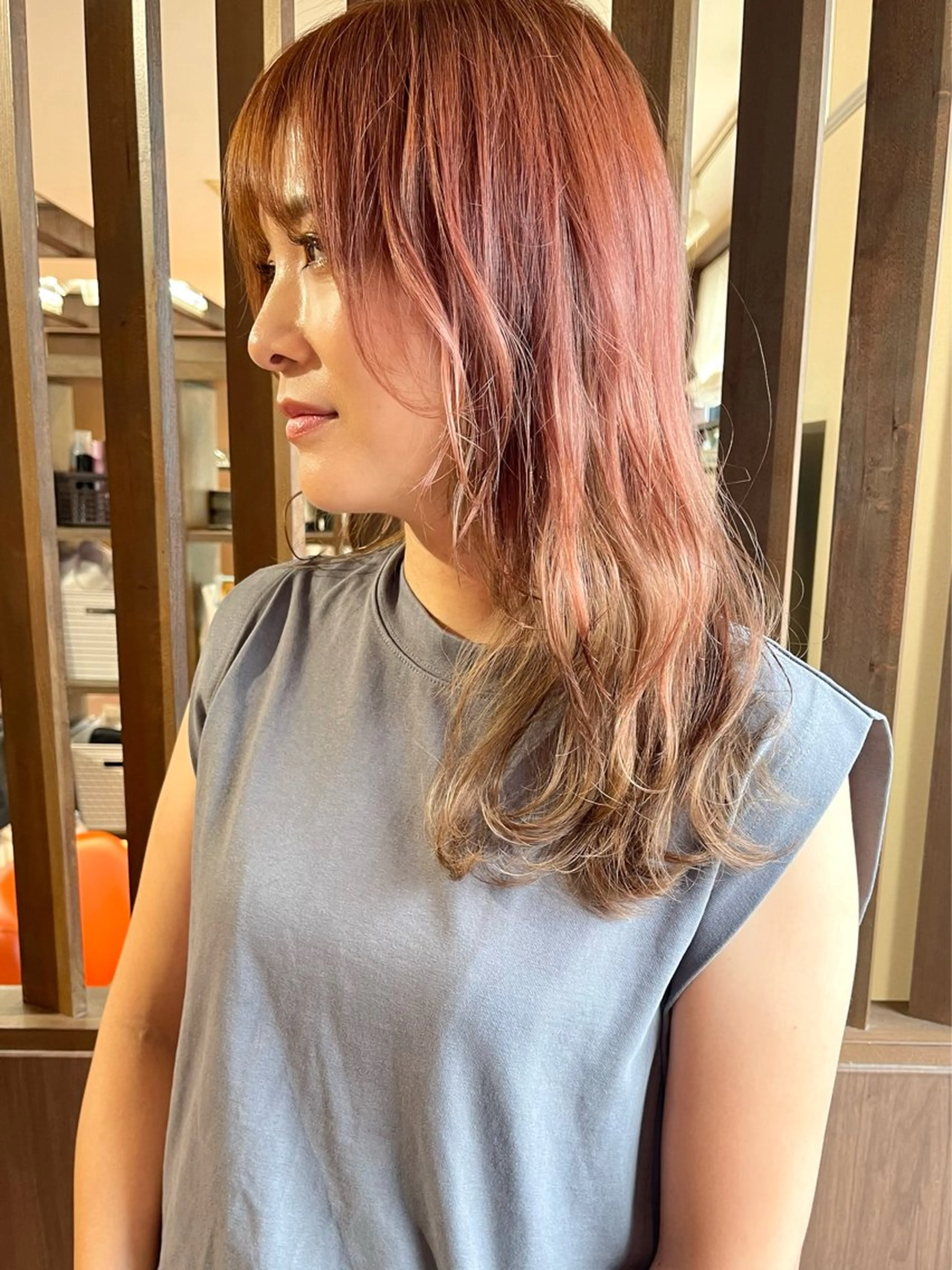 ロング カラー ベージュカラー ブリーチ ブラウンカラー ショコラベージュ デザインカラー ヘアカラー トリートメント 髪質改善ｶﾗｰ ｹｱﾌﾞﾘｰﾁ/ﾀﾑのヘアスタイル