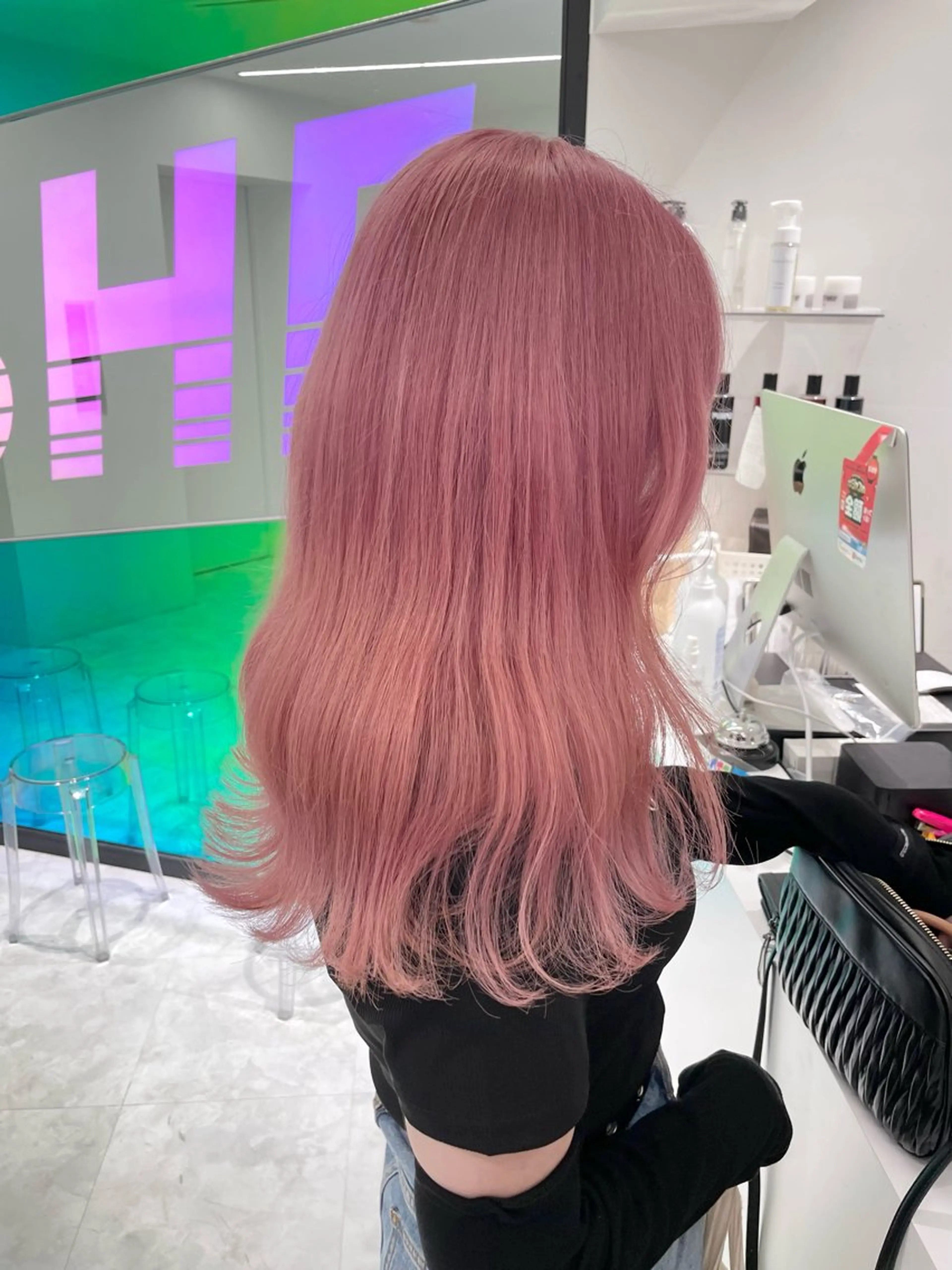 セミロング カラー ヘアカラー 🤍💕ブリーチカラ ーAyaka💕🤍のヘアスタイル