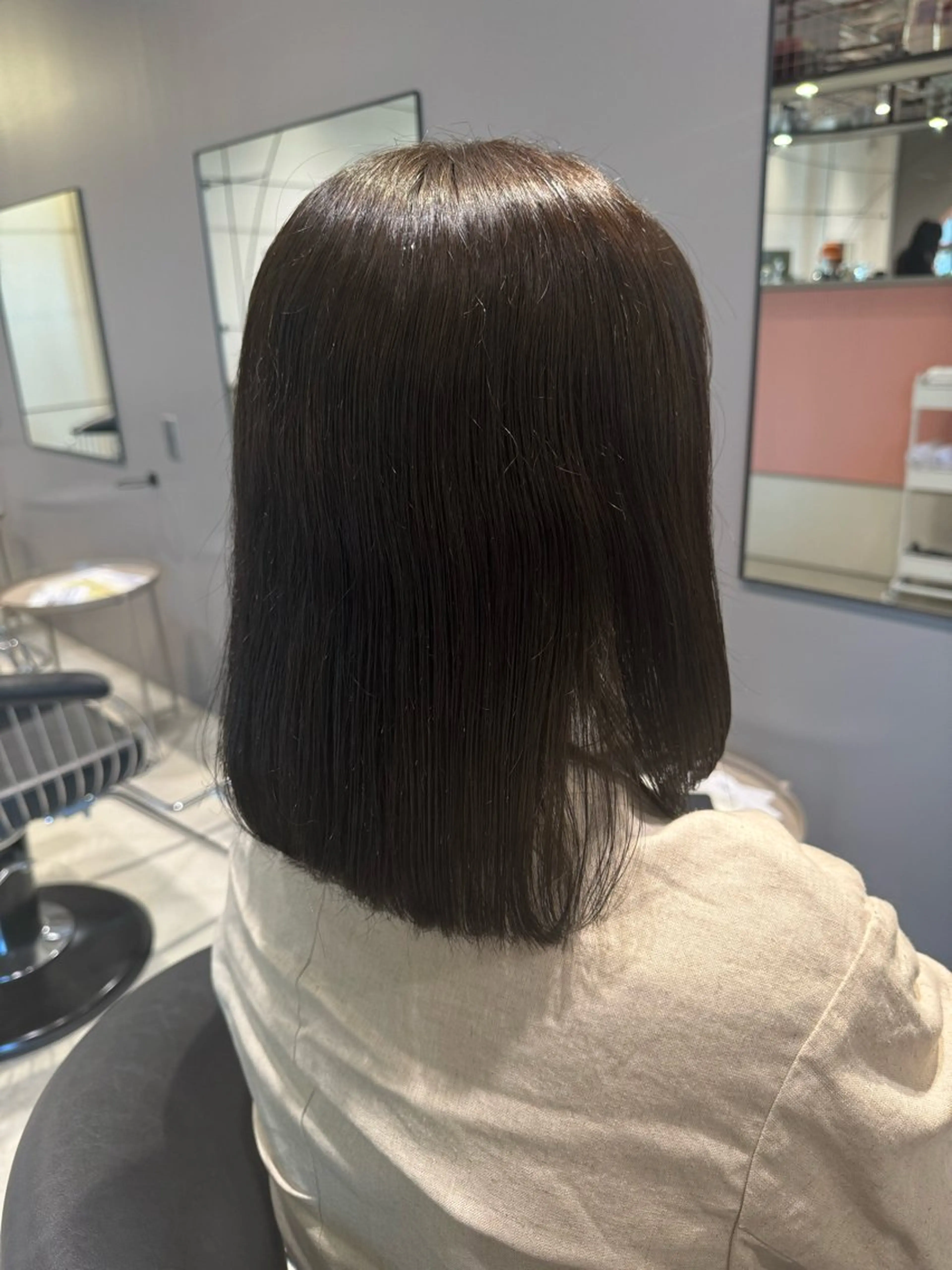 ミディアム カラー グレージュ オリーブグレージュ オリーブグレー il buddy hair所属・石崎 梨華のヘアスタイル