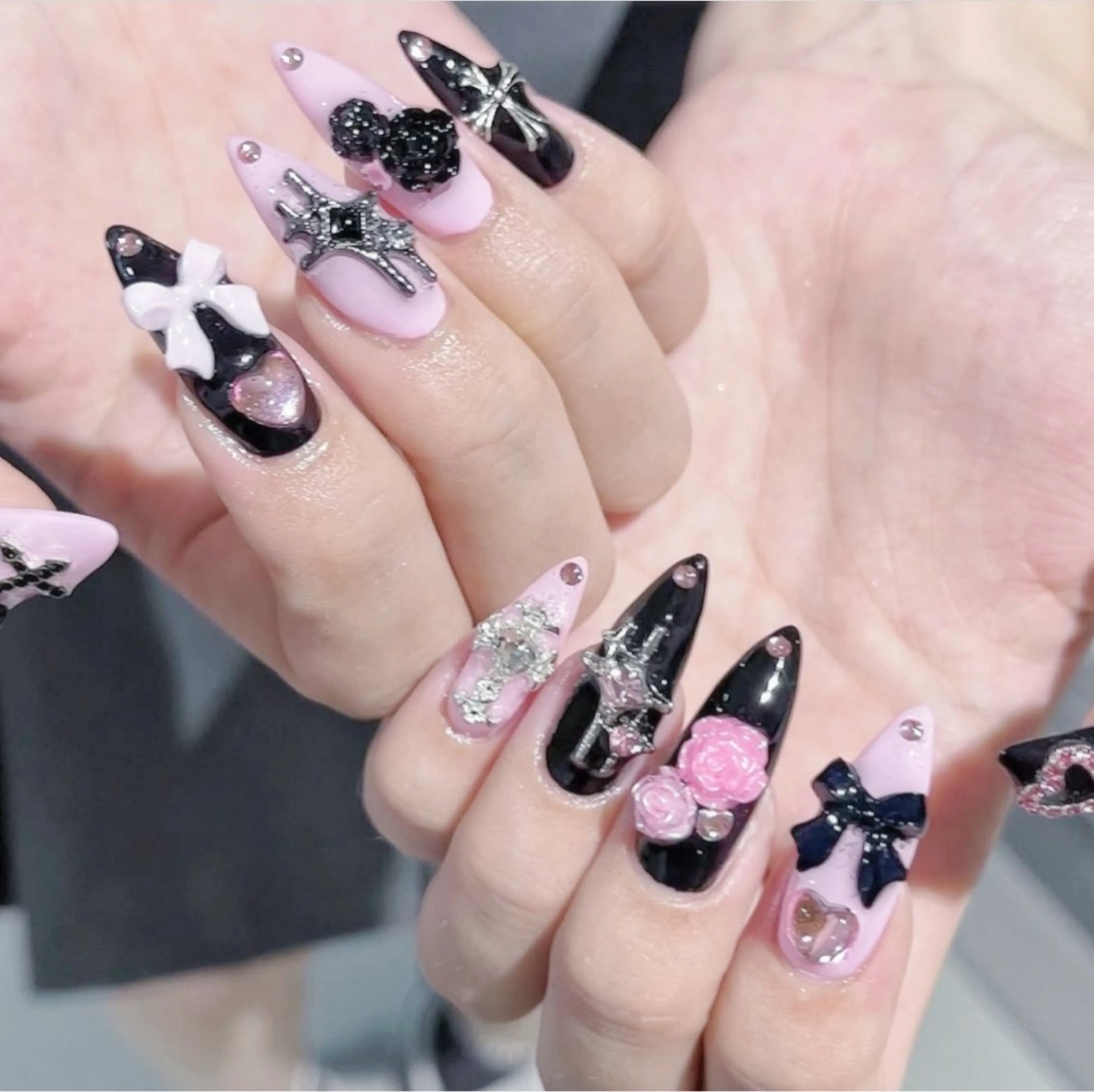 ネイル アニマル柄 オーロラネイル チークネイル フラッシュネイル ジェルネイル ハンドネイル Lina所属・Hina 池袋 長だしチップ専門店のネイルデザイン