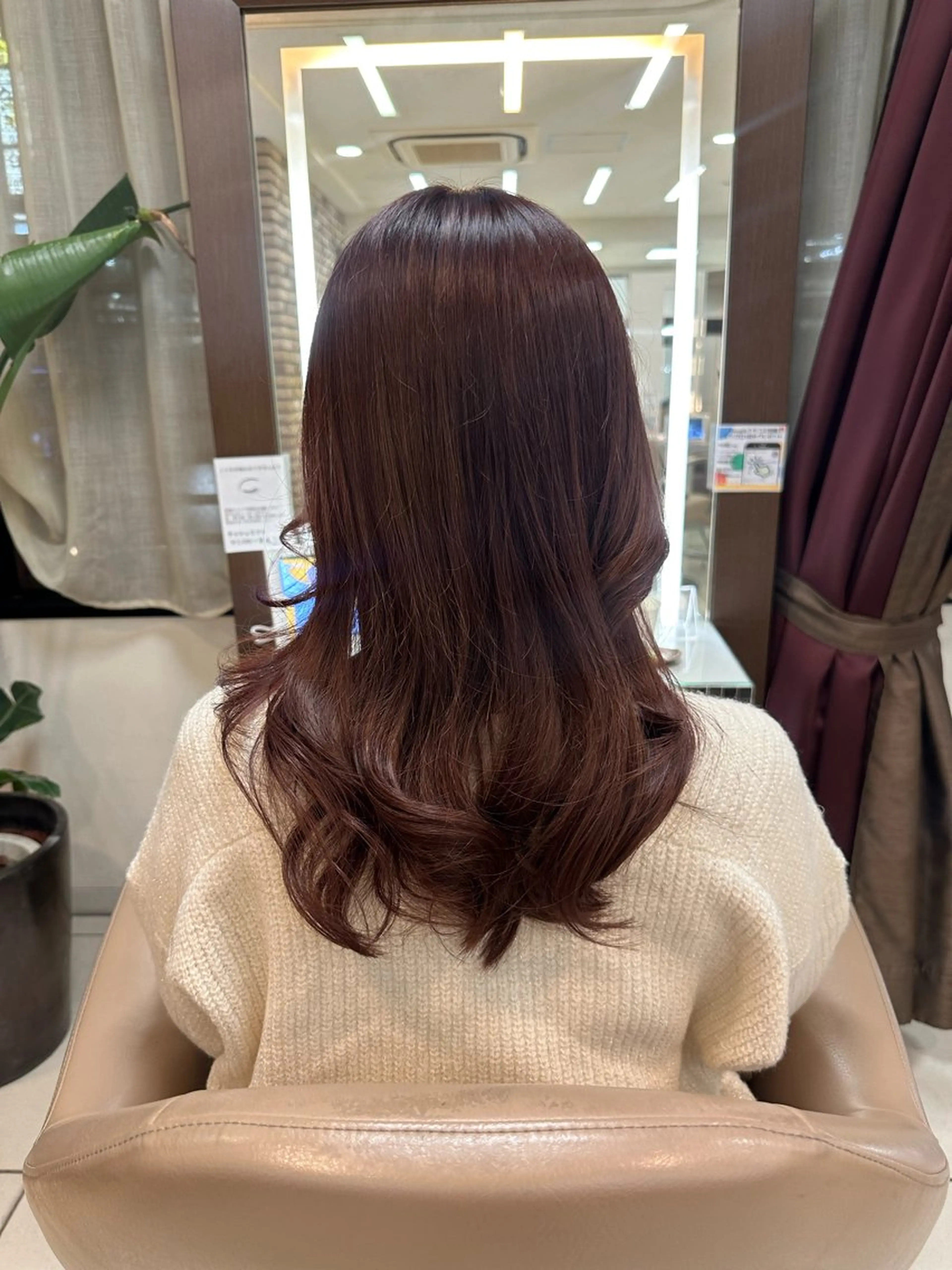 ロング カラー ヘアカラー ラウンドマッシュシャ ドウニュアンスパーマのヘアスタイル