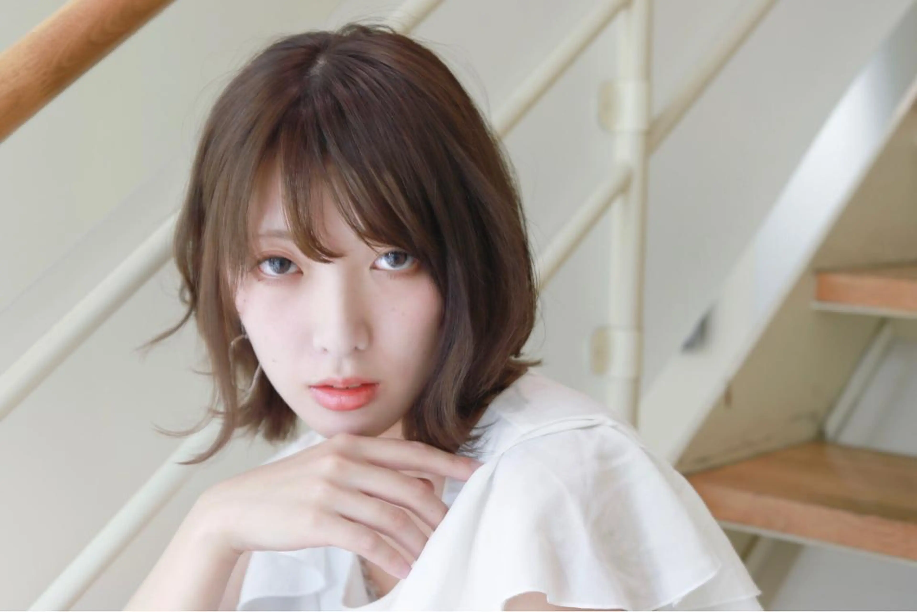 ミディアム カラー ボブレイヤー ブリーチ 透明感カラー グレージュ ボブ 安藤 明日翔のヘアスタイル