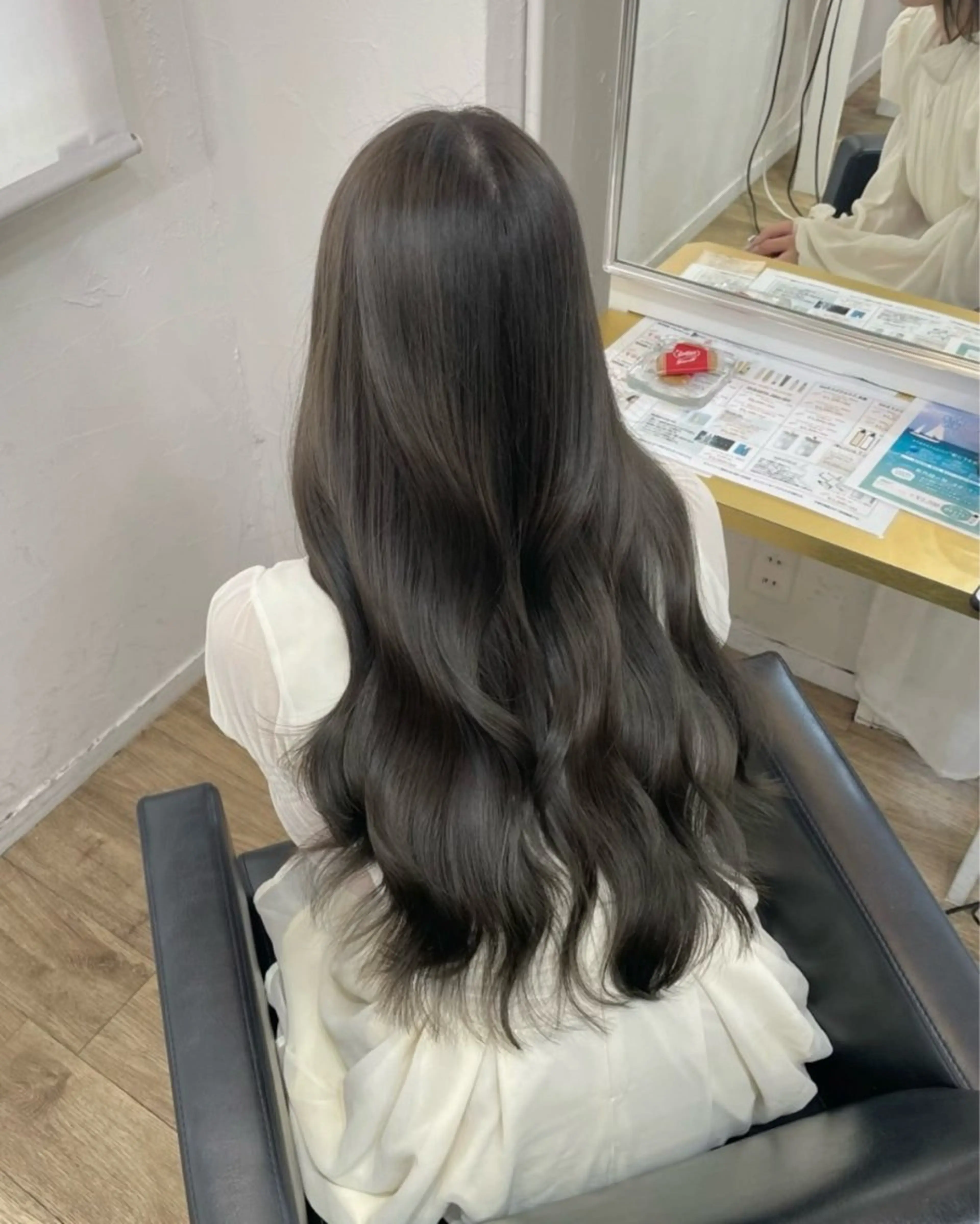 ロング 安田りっか /オリーブカラーのヘアスタイル