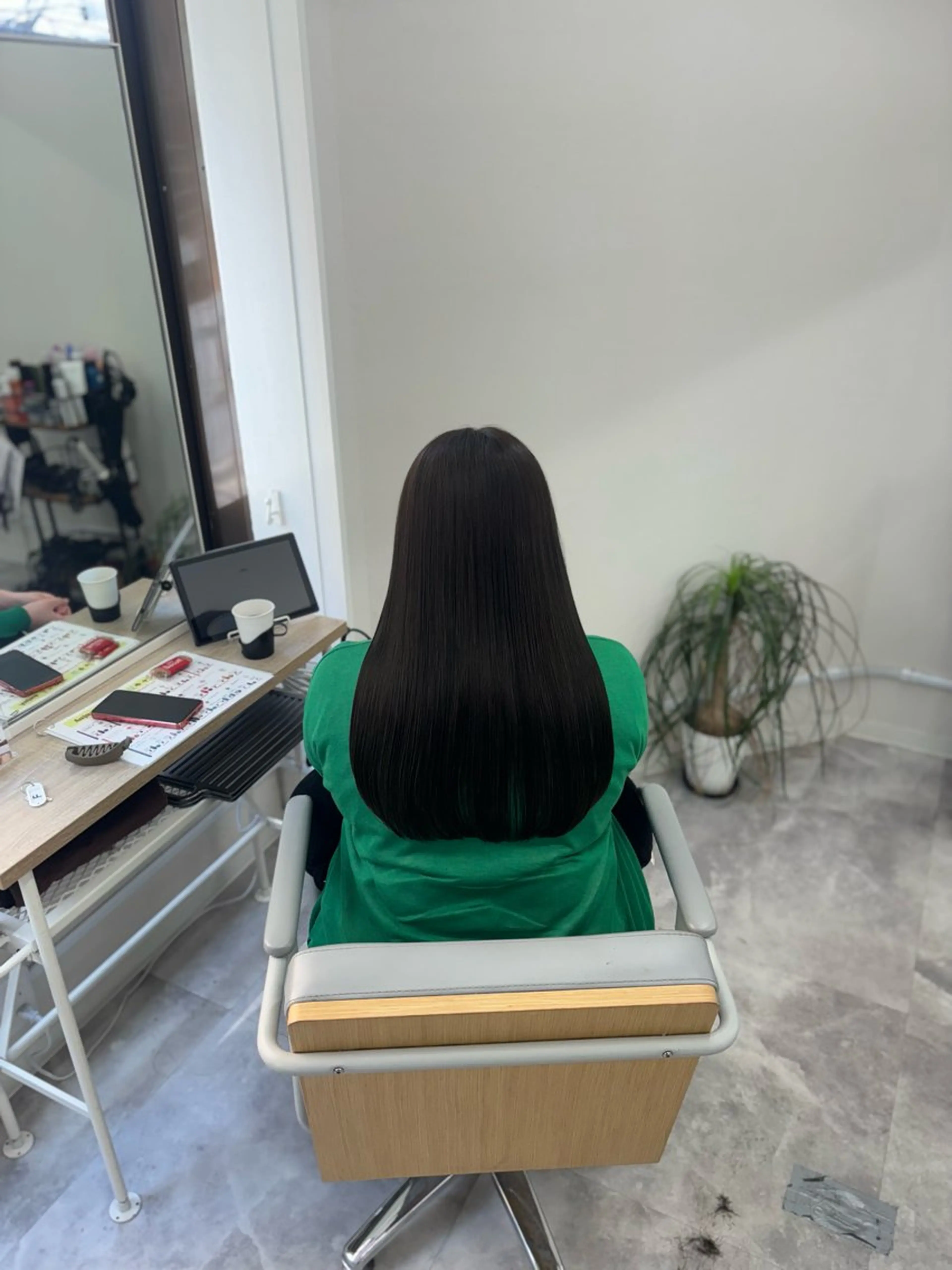 ロング カラー 透明感カラー オリーブカラー 髪質改善 カット ヘアカラー トリートメント Acero.所属・宇野 文人のヘアスタイル