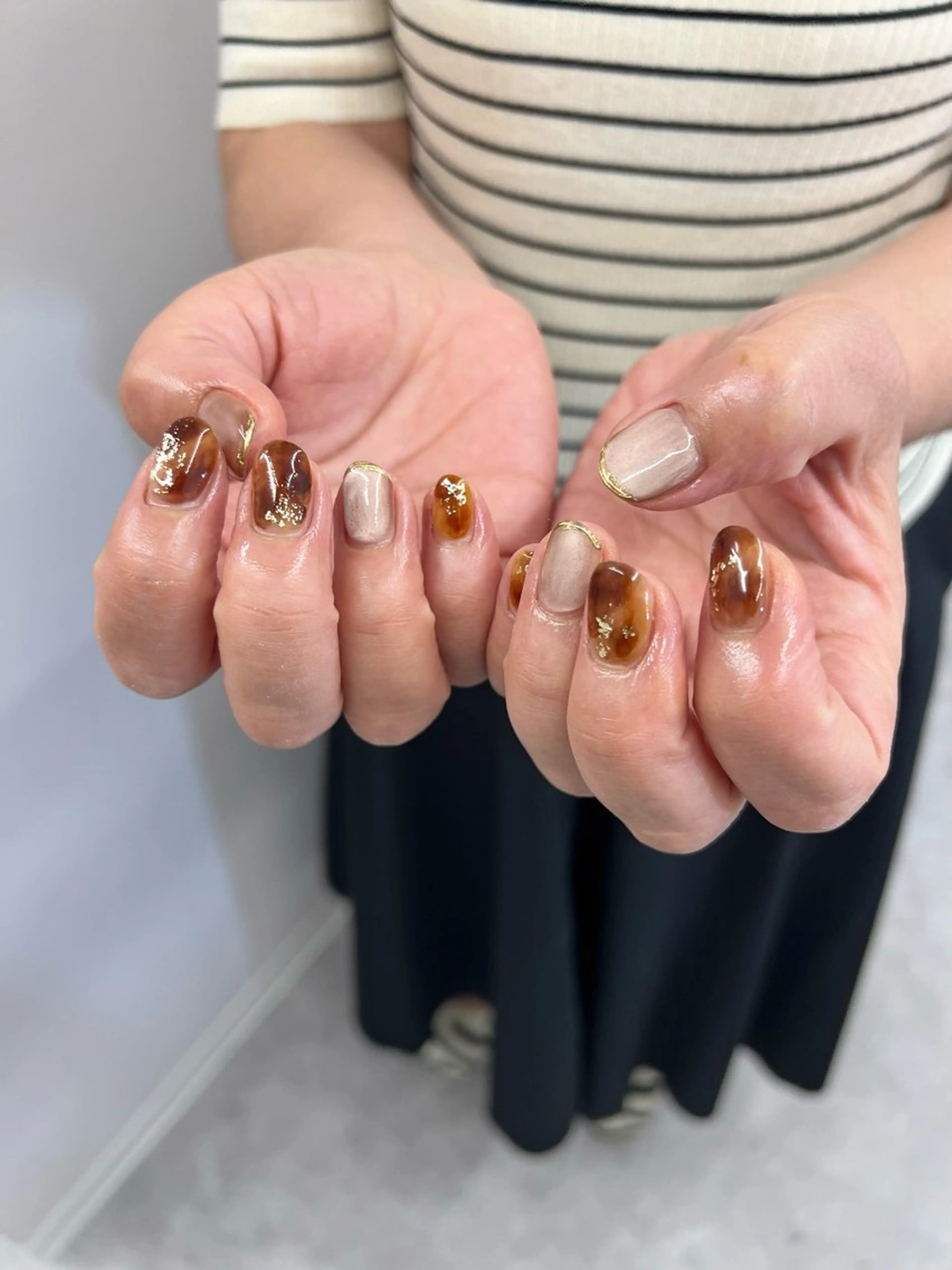 ネイル べっ甲ネイル ブラウン ジェルネイル 韓国ネイル マグネットネイル ハンドネイル ハンドケア Bana_ Nailのネイルデザイン