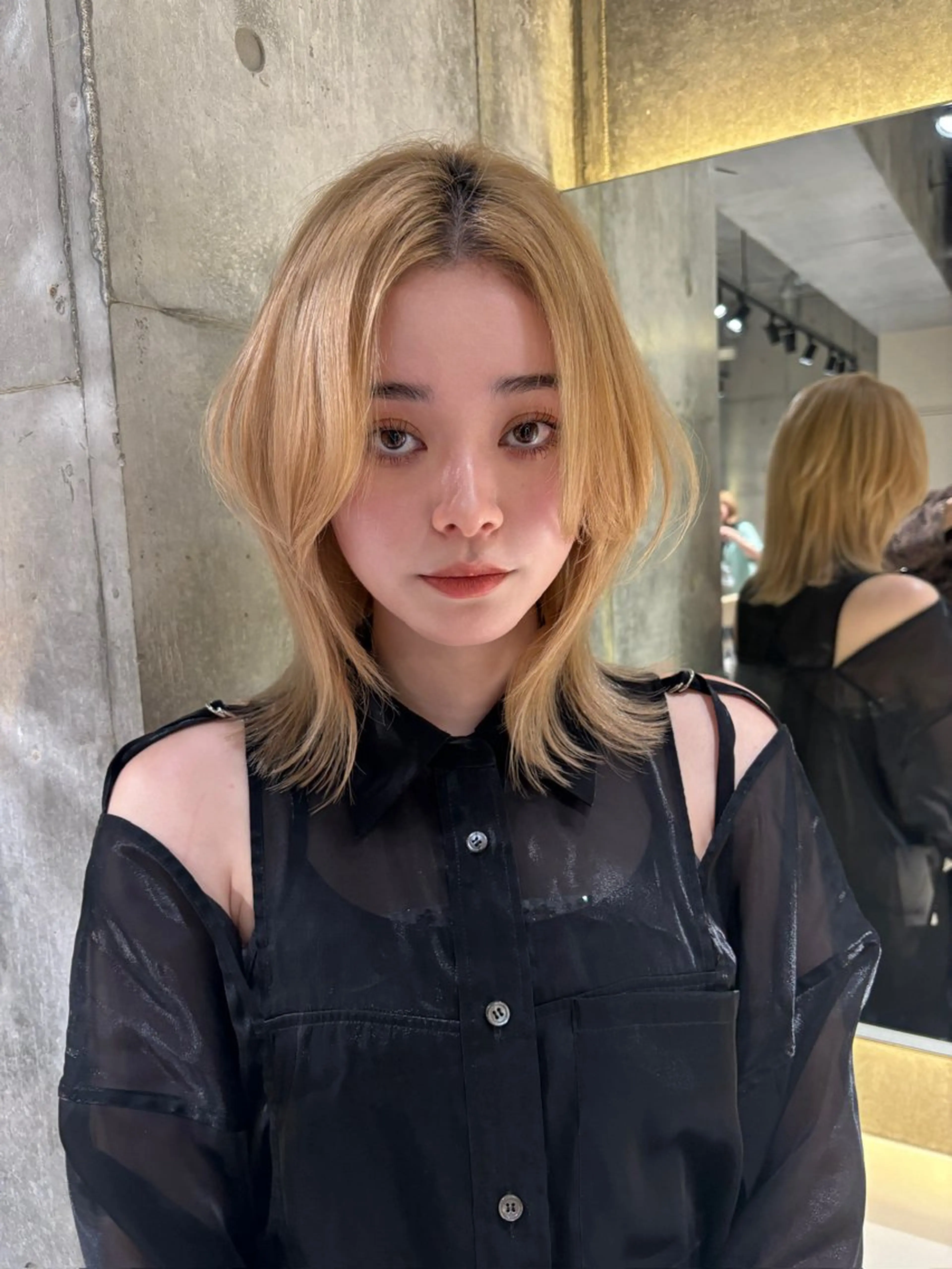 ミディアム カラー ヘアカラー トリートメント 💛美髪ハイトーン LEON🩶のヘアスタイル