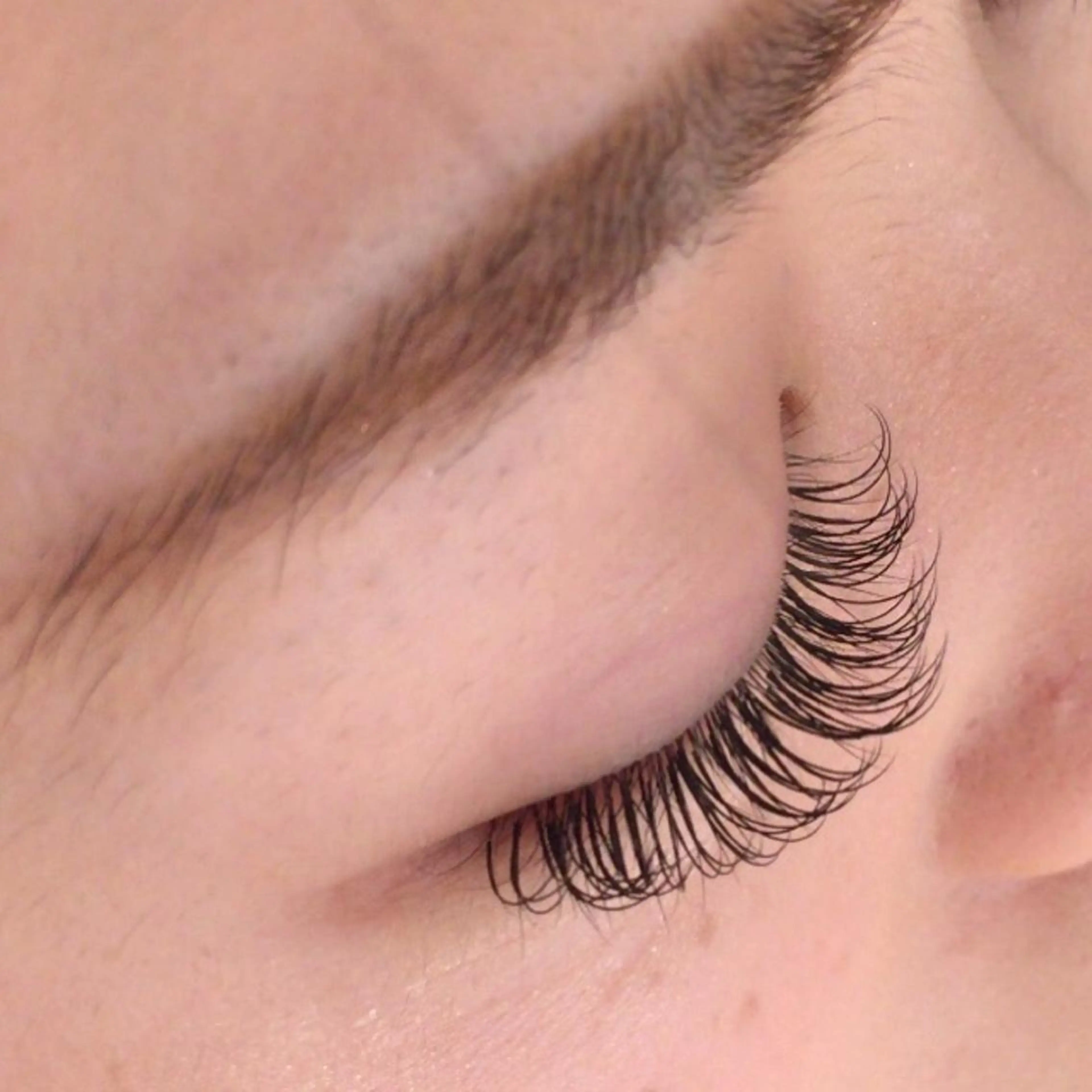 マツエク・マツパ 菅野 美咲のヘアスタイル