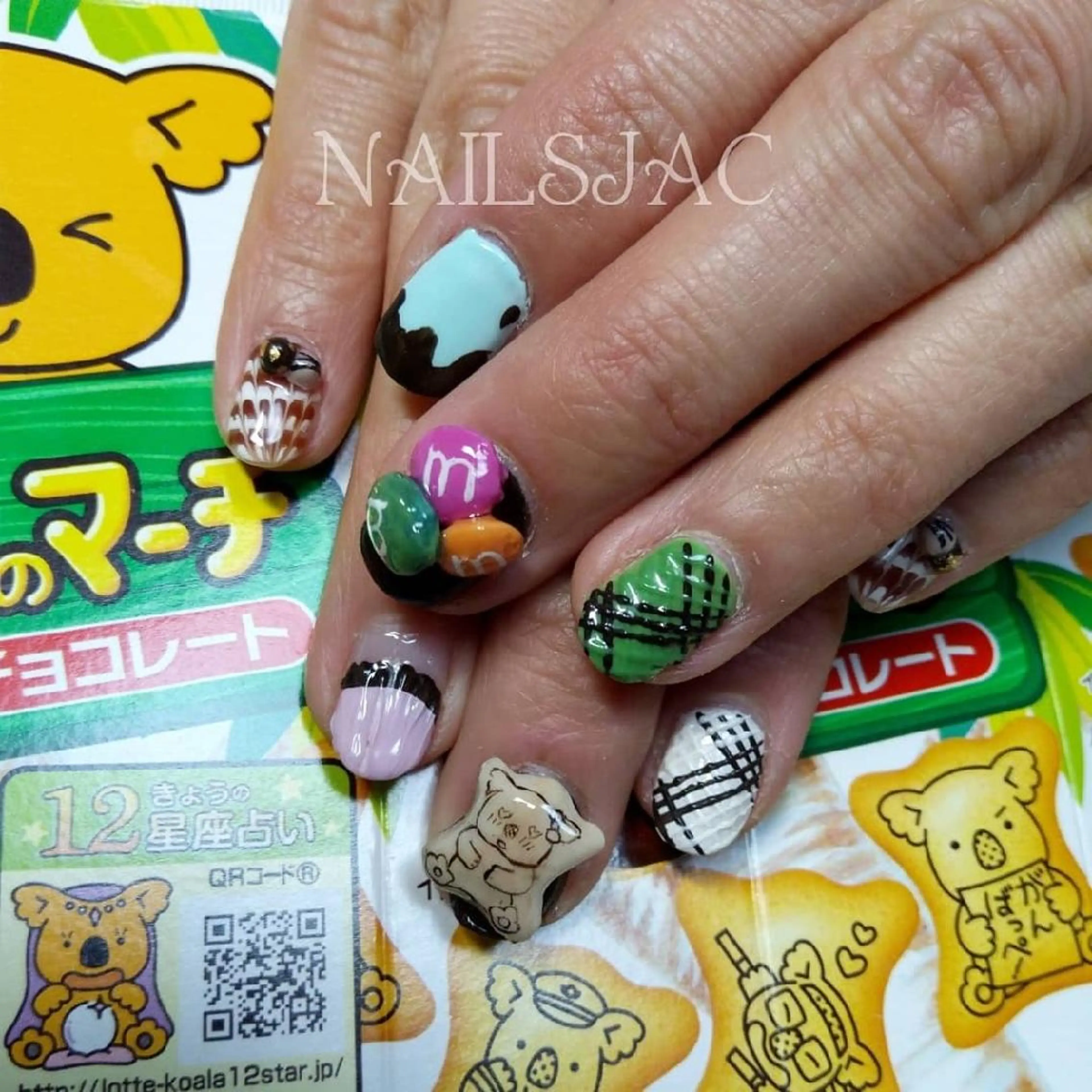 ネイル 島屋 千奈美のネイルデザイン