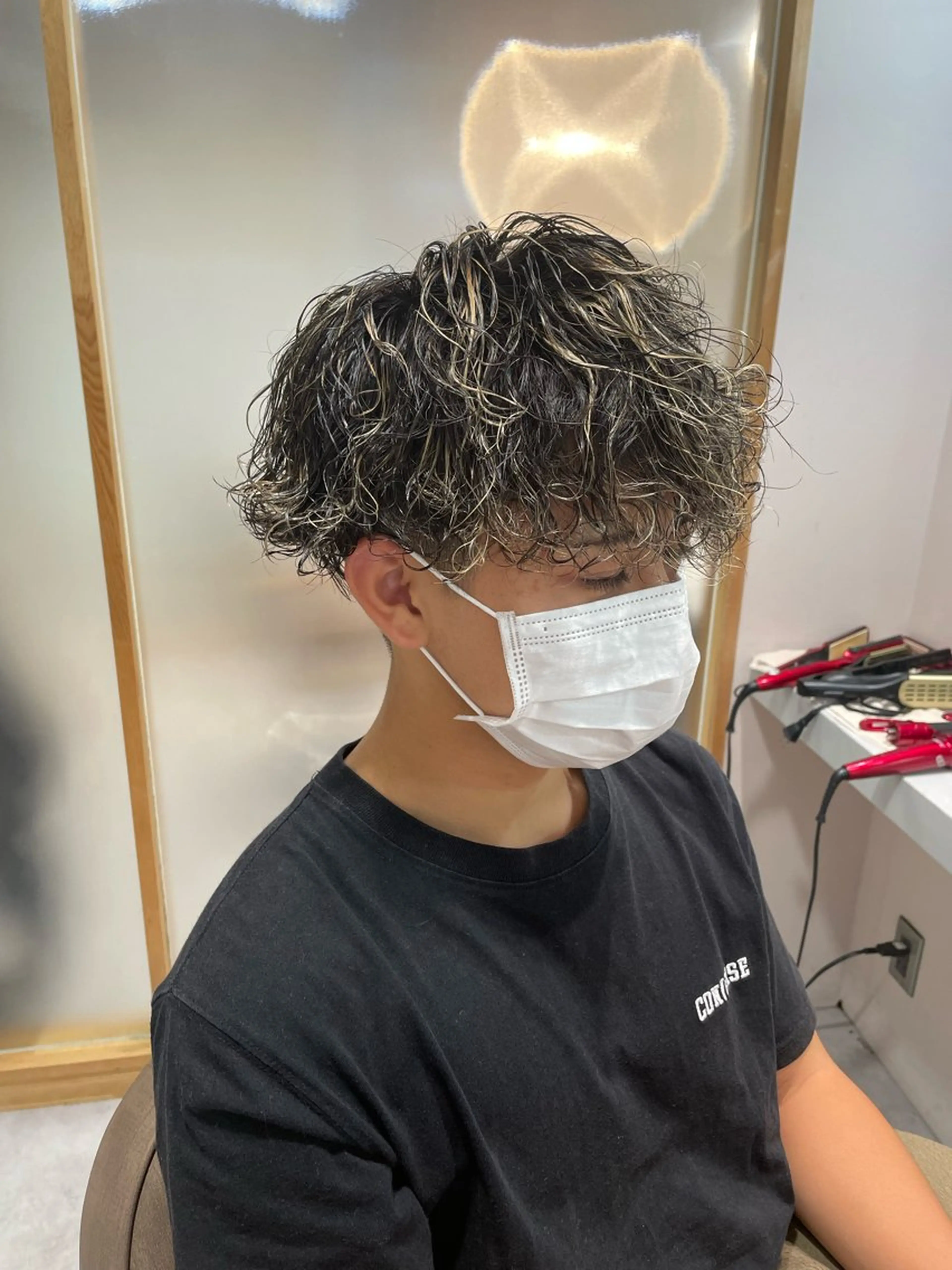 ショート カラー パーマ ツイストスパイラルパーマ ハイライトカラー メッシュ ハイライト スパイラルパーマ 個室サロンLOUIMADNA栄店所属・【U24学割◎】 個室サロン白金厚哉のヘアスタイル