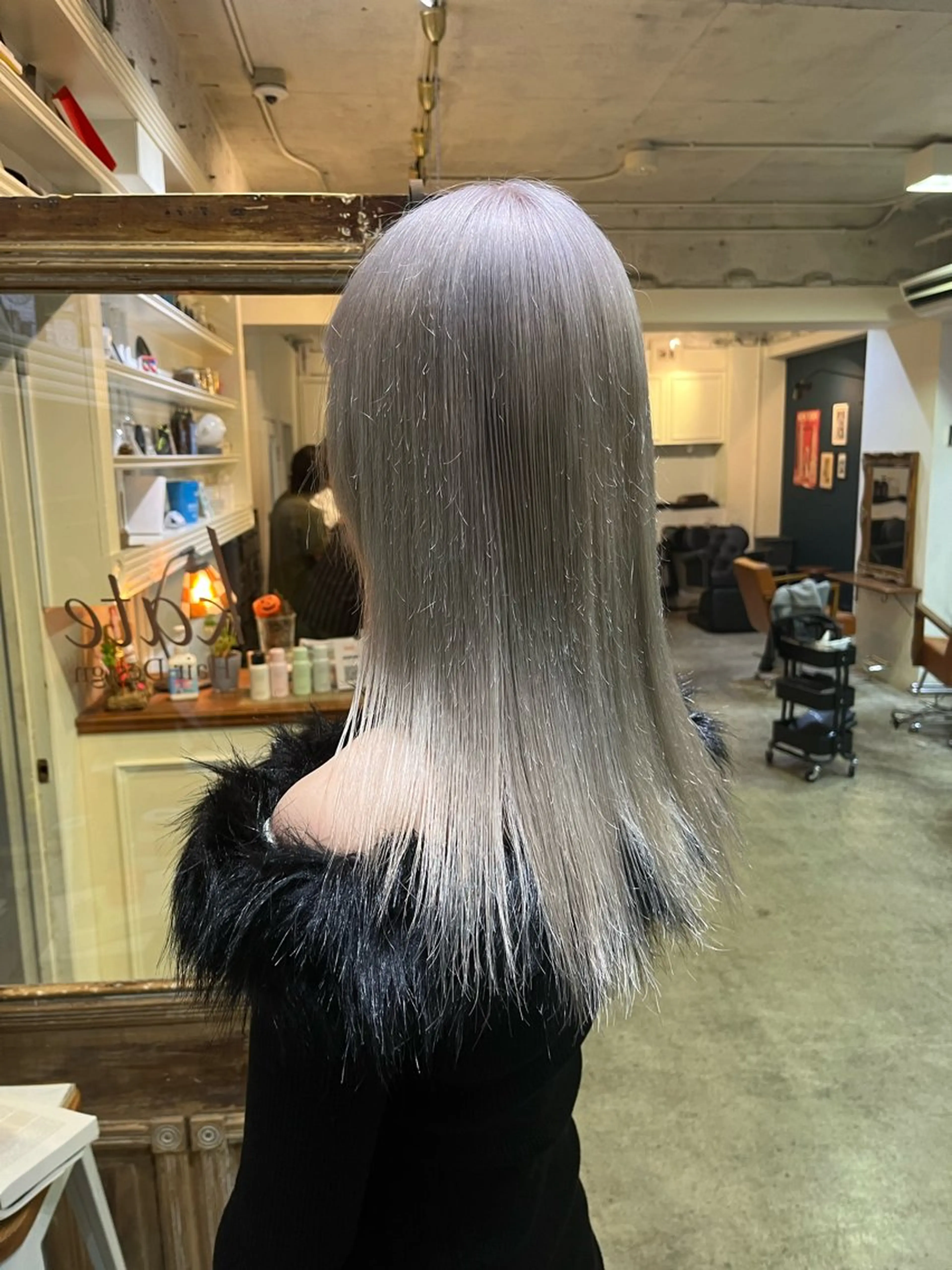 セミロング カラー ヘアアレンジ ヘアカラー 高島 凜のヘアスタイル