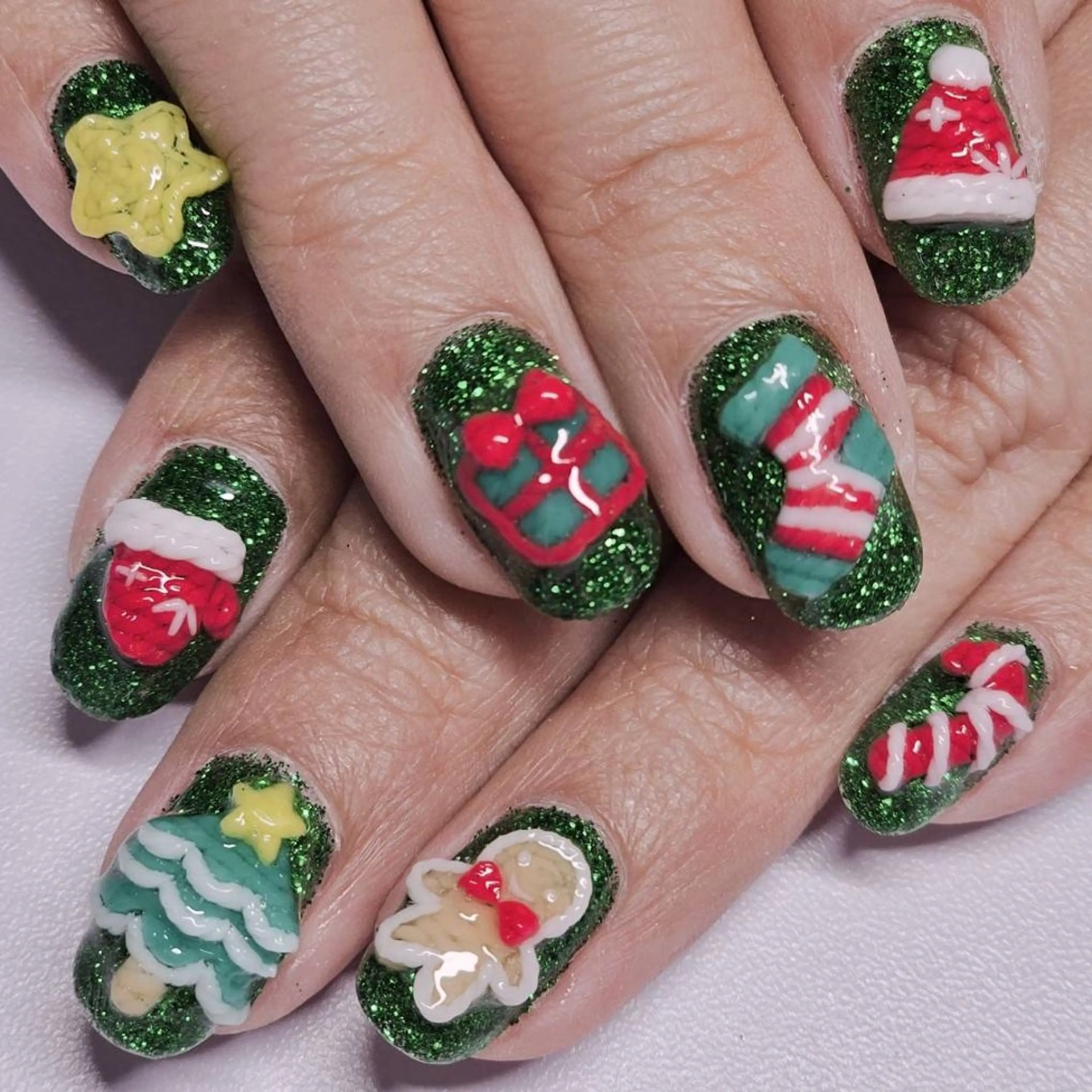 ネイル アートネイル グリーン ラメ(グリッター) ワンカラーネイル 冬ネイル ハンドネイル よしだ ひろきのネイルデザイン