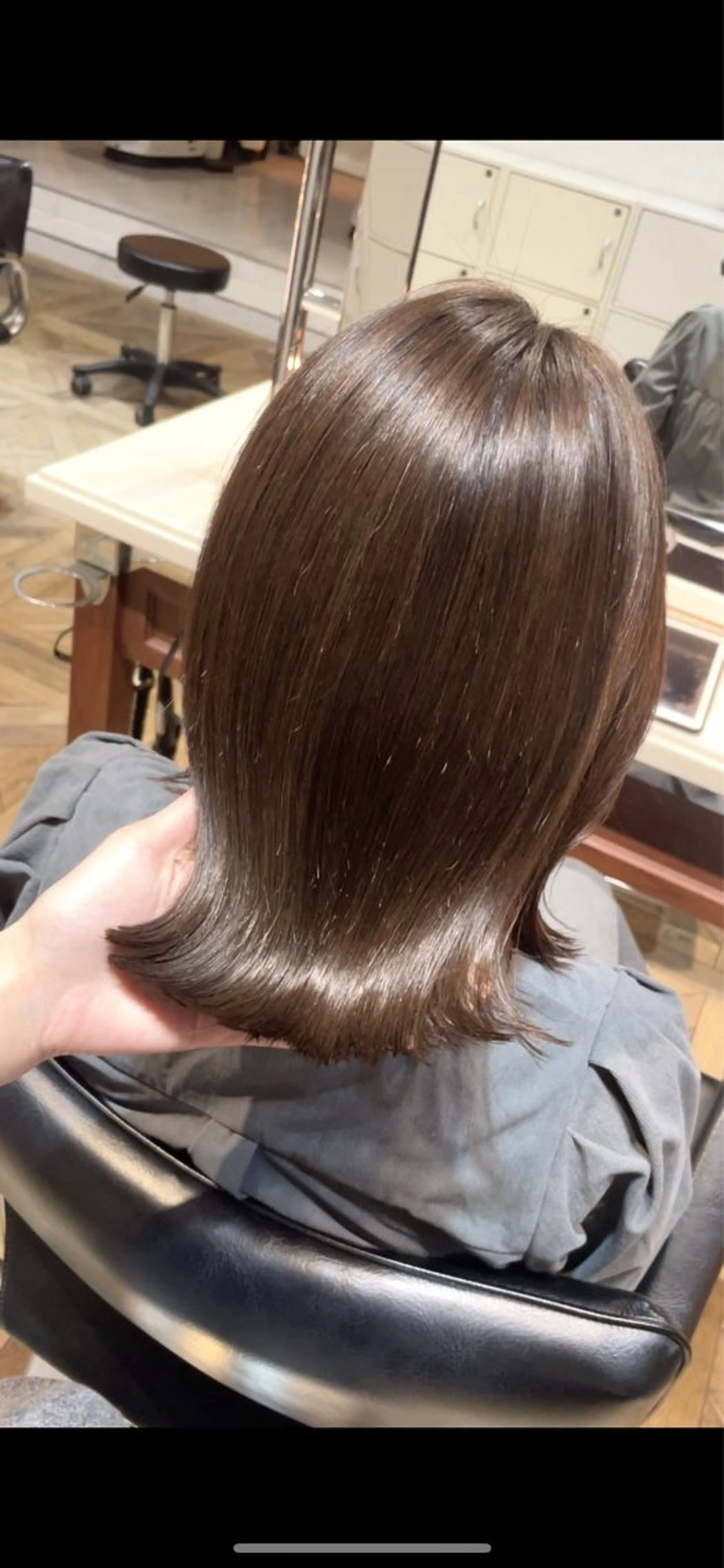 ミディアム カラー ベージュカラー ブリーチ グレージュ ブリーチなしカラー ボブ カット ヘアカラー トリートメント BEBE所属・ブリーチなし 透明感カラーKANAのヘアスタイル