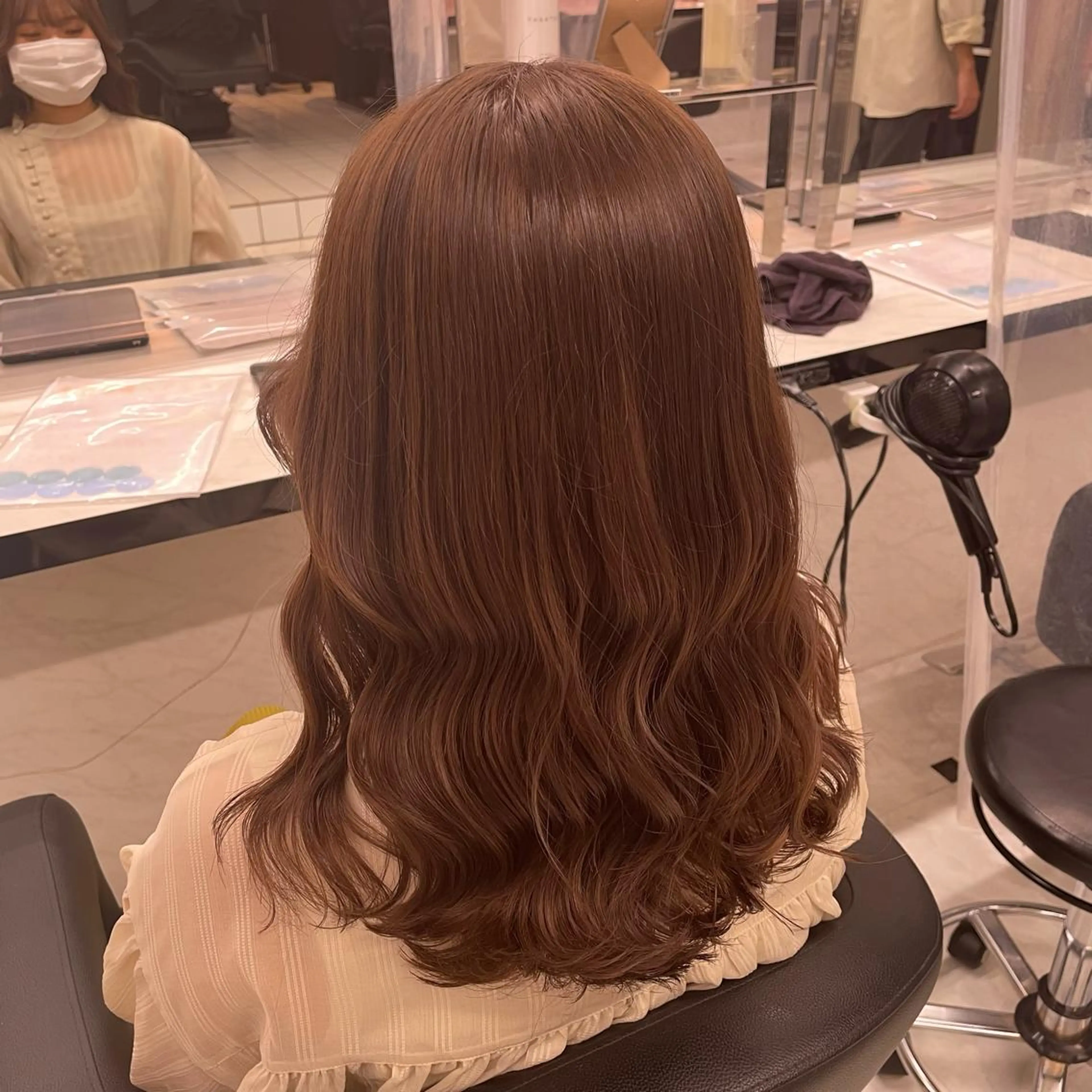 セミロング カラー ヘアアレンジ ヘアカラー トリートメント ヘアセット ブリーチカラー🩰 ガーリー🩰とらのヘアスタイル