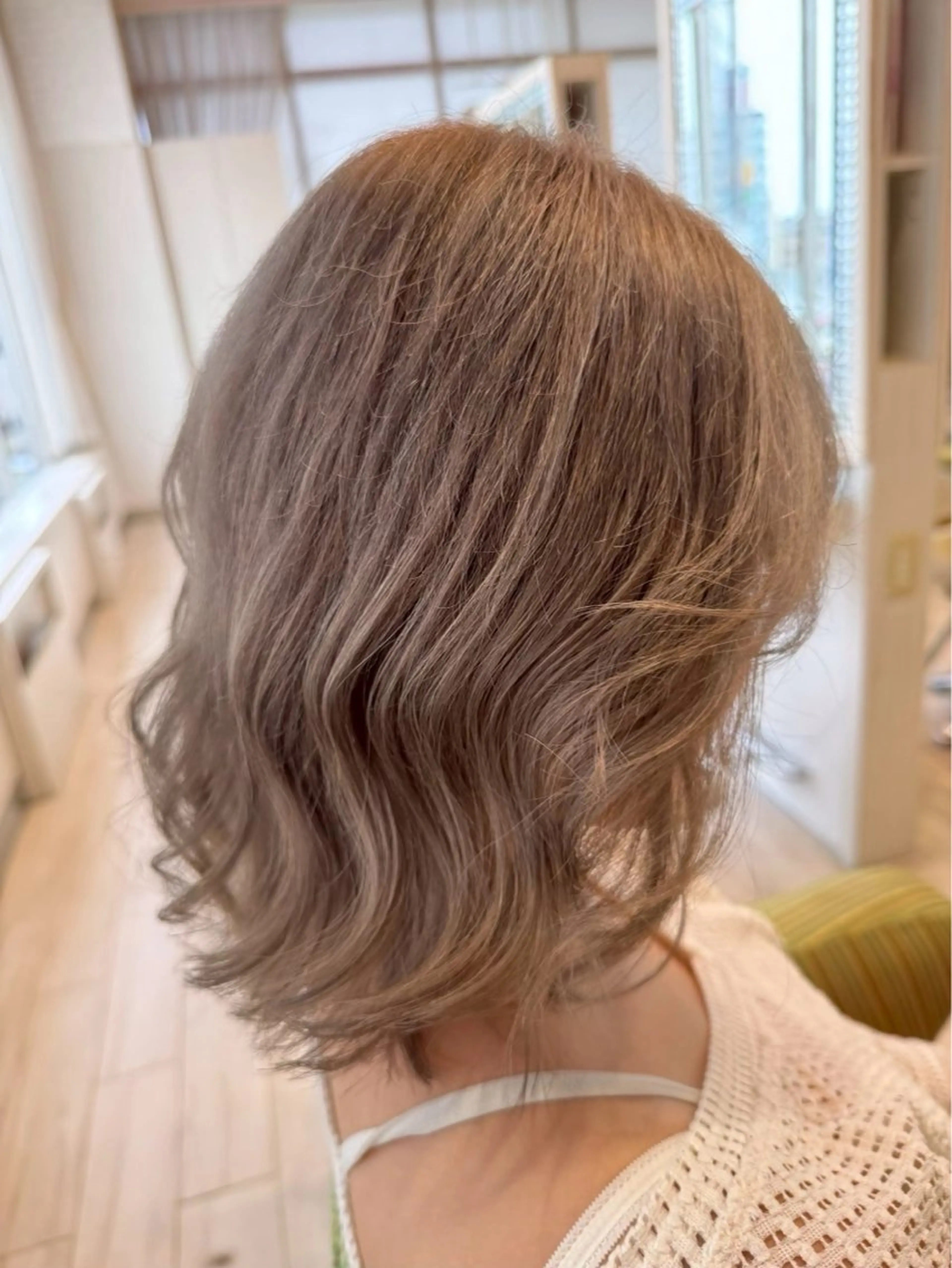 ミディアム カラー 土屋 咲希のヘアスタイル