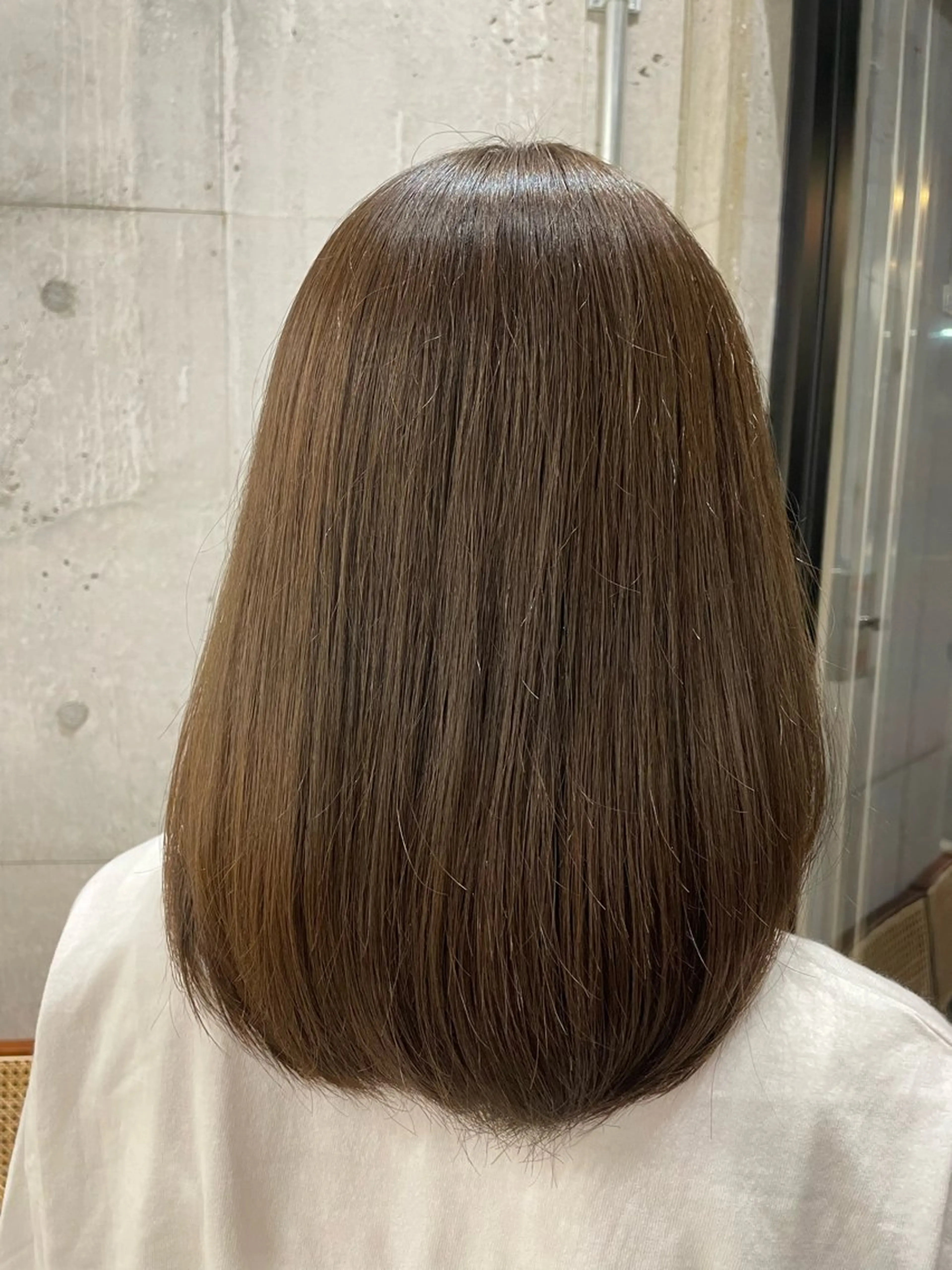 ミディアム カラー グレージュ オリーブグレージュ オリーブグレー はら しおりのヘアスタイル