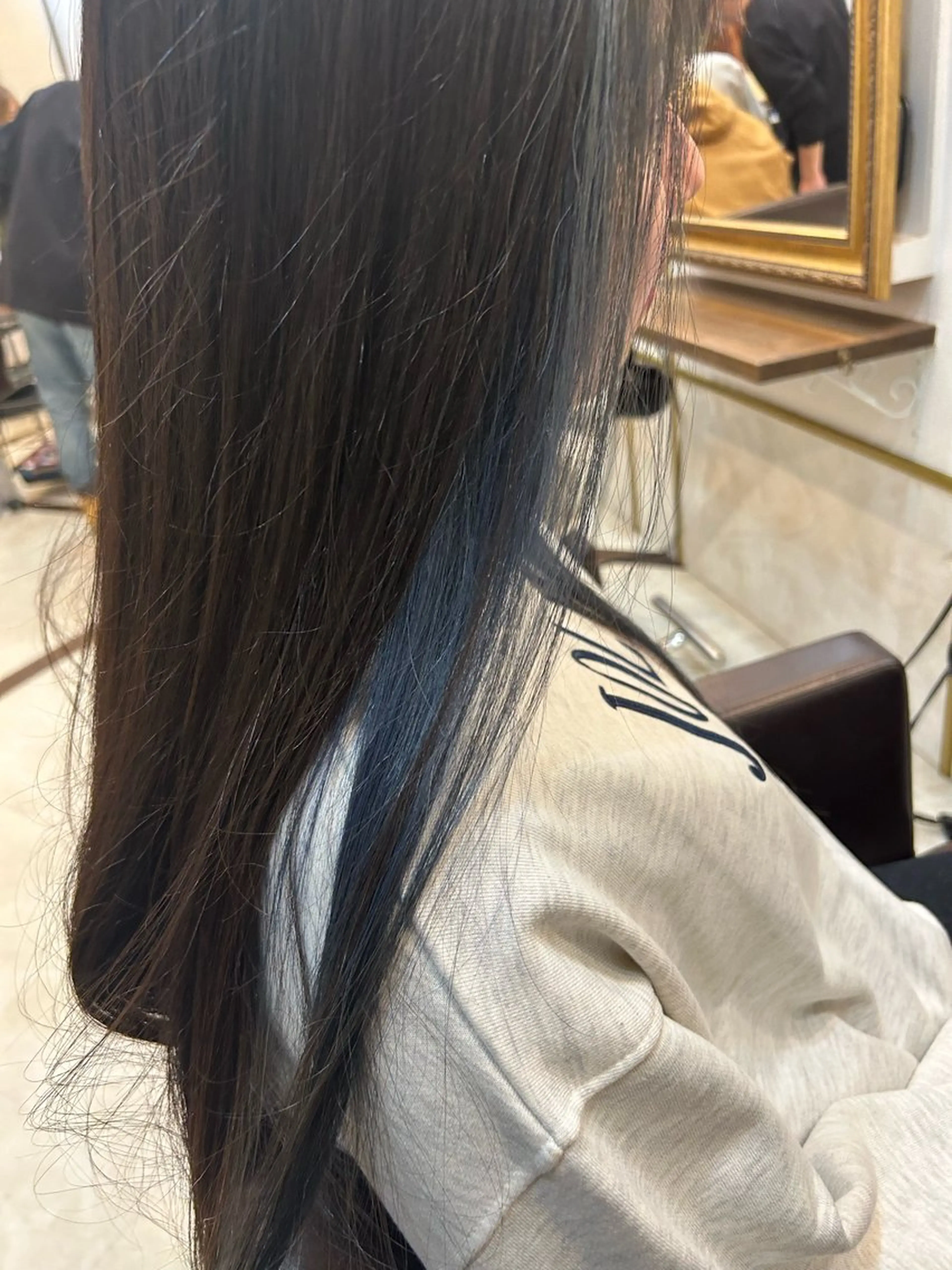カラー インナーカラー ヘアカラー 善財 康葵のヘアスタイル