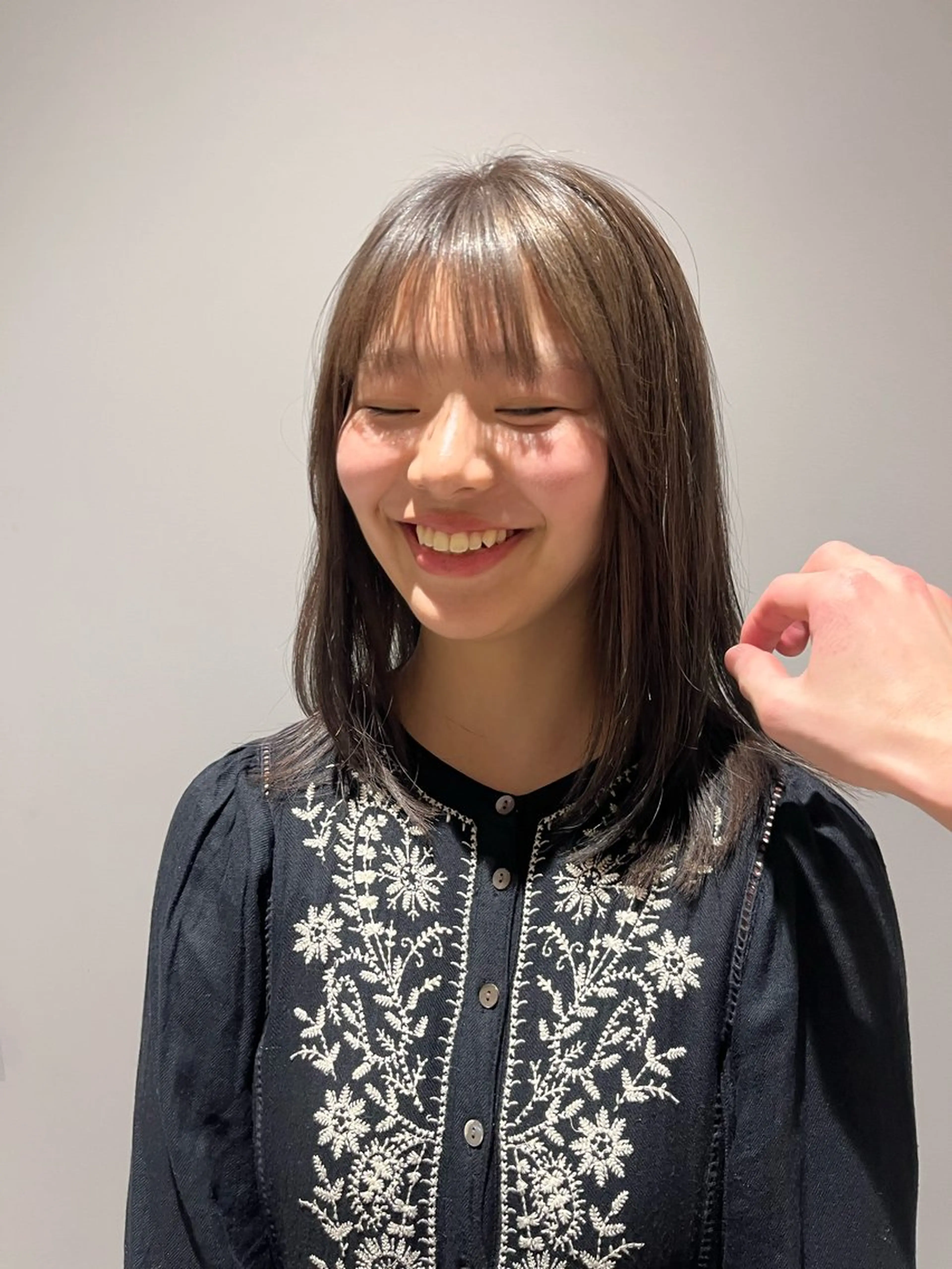 セミロング カラー ベージュカラー 透明感カラー グレージュ dogstar小林諒 レイヤー/ブリーチのヘアスタイル