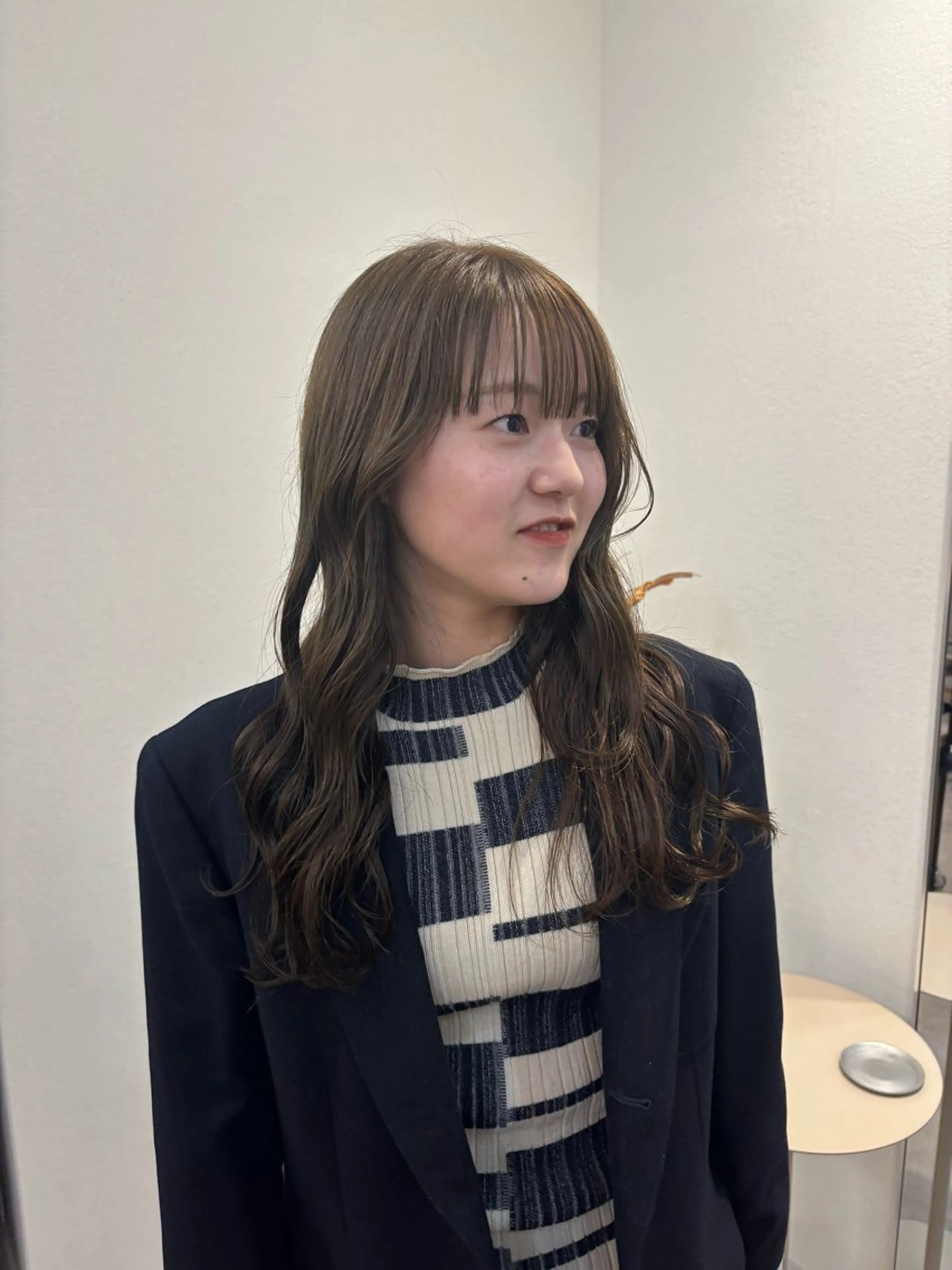 ロング カラー anna/ラフパーマ /くすみベージュのヘアスタイル