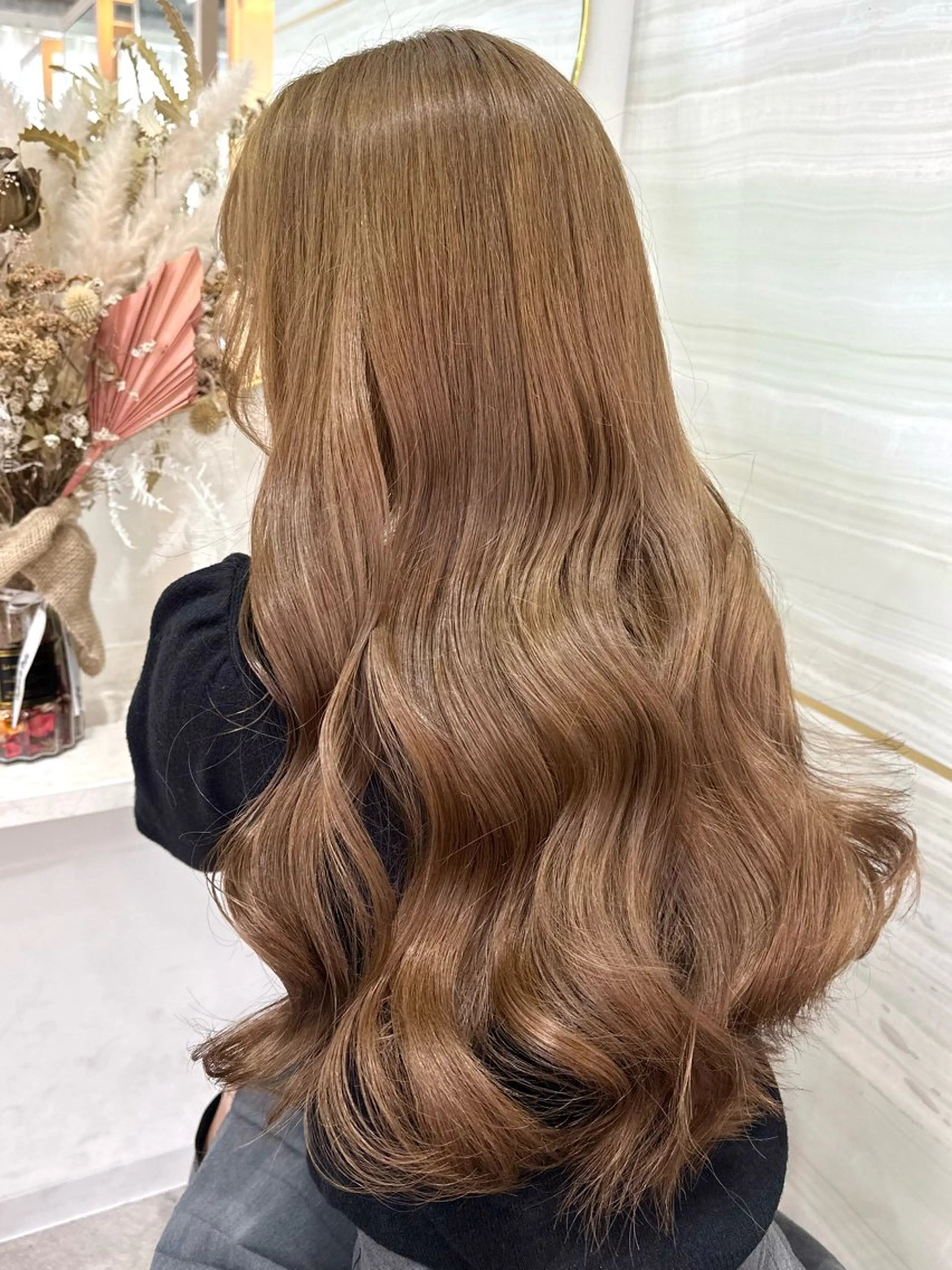 ロング カラー ヘアアレンジ ベージュカラー ブリーチ ミルクティーベージュ 似合わせカット 🐈‍⬛momo🐾 lovisのヘアスタイル