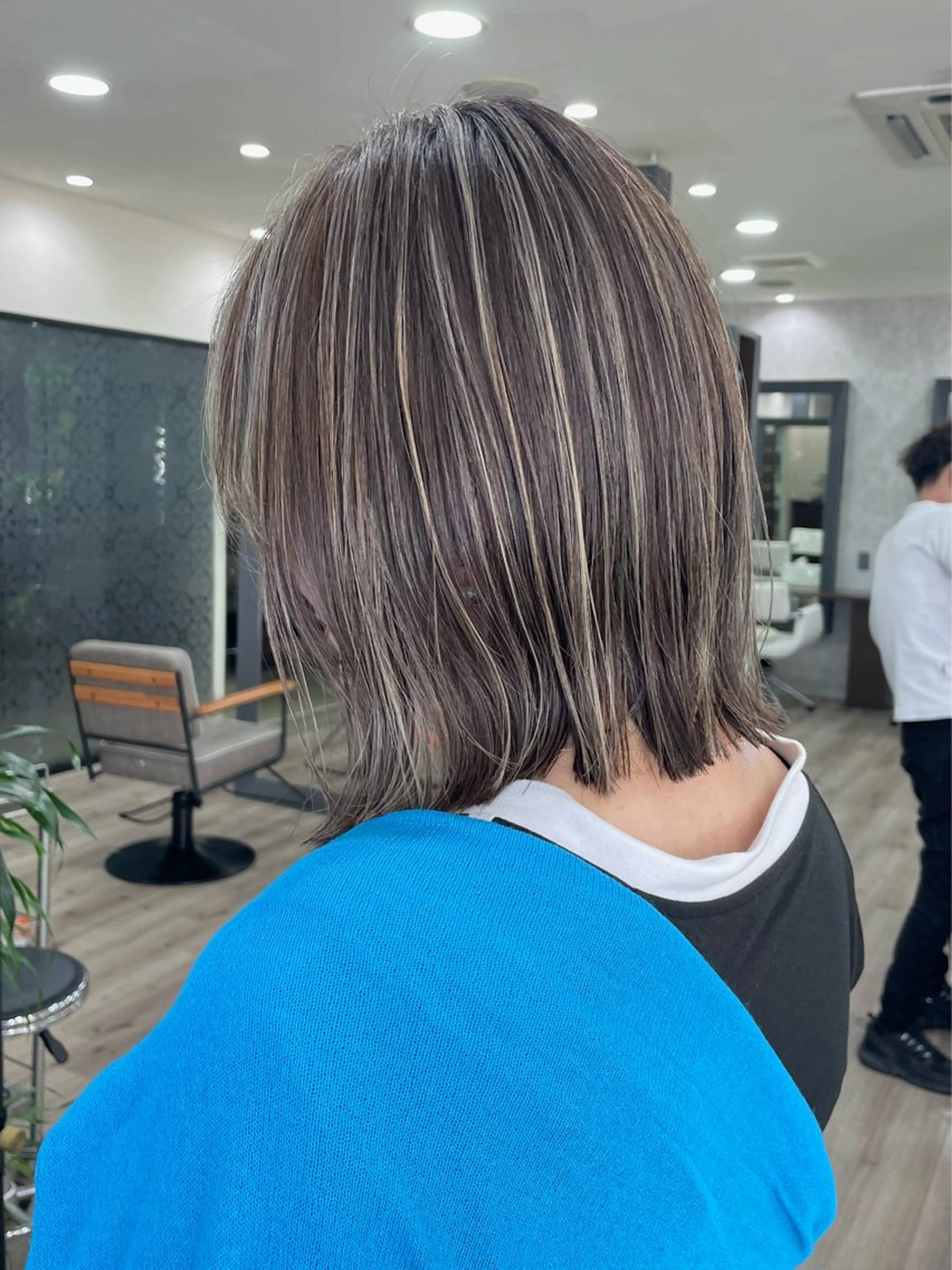 ミディアム カラー ハイライトカラー ハイライト カット ヘアカラー 德本 奈名美のヘアスタイル
