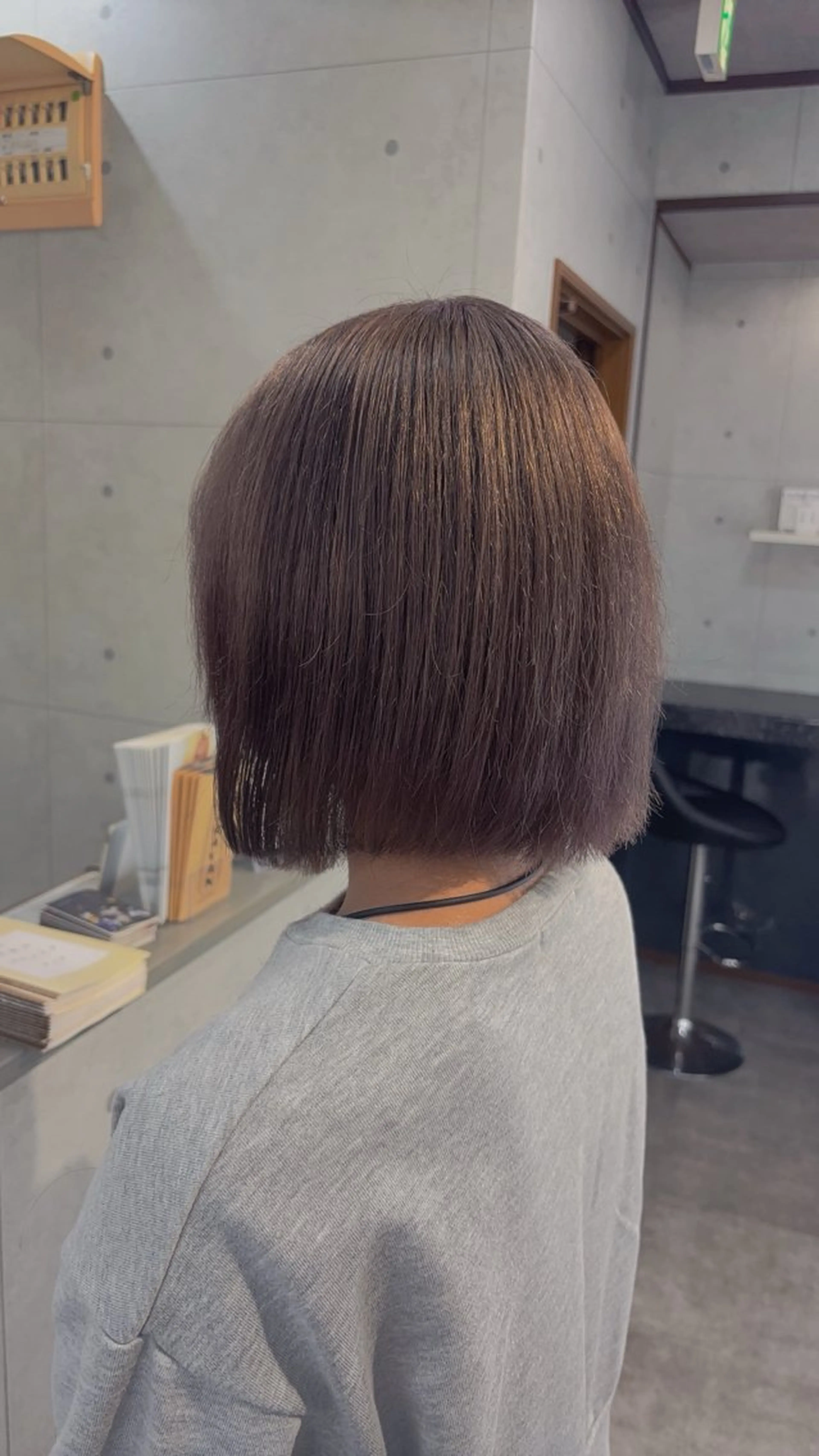 ミディアム ボブ くびれヘア くせ毛 髪質改善 切りっぱなしロブ カット ヘアカラー REVE所属・REVE 【外国人風カラー】のヘアスタイル