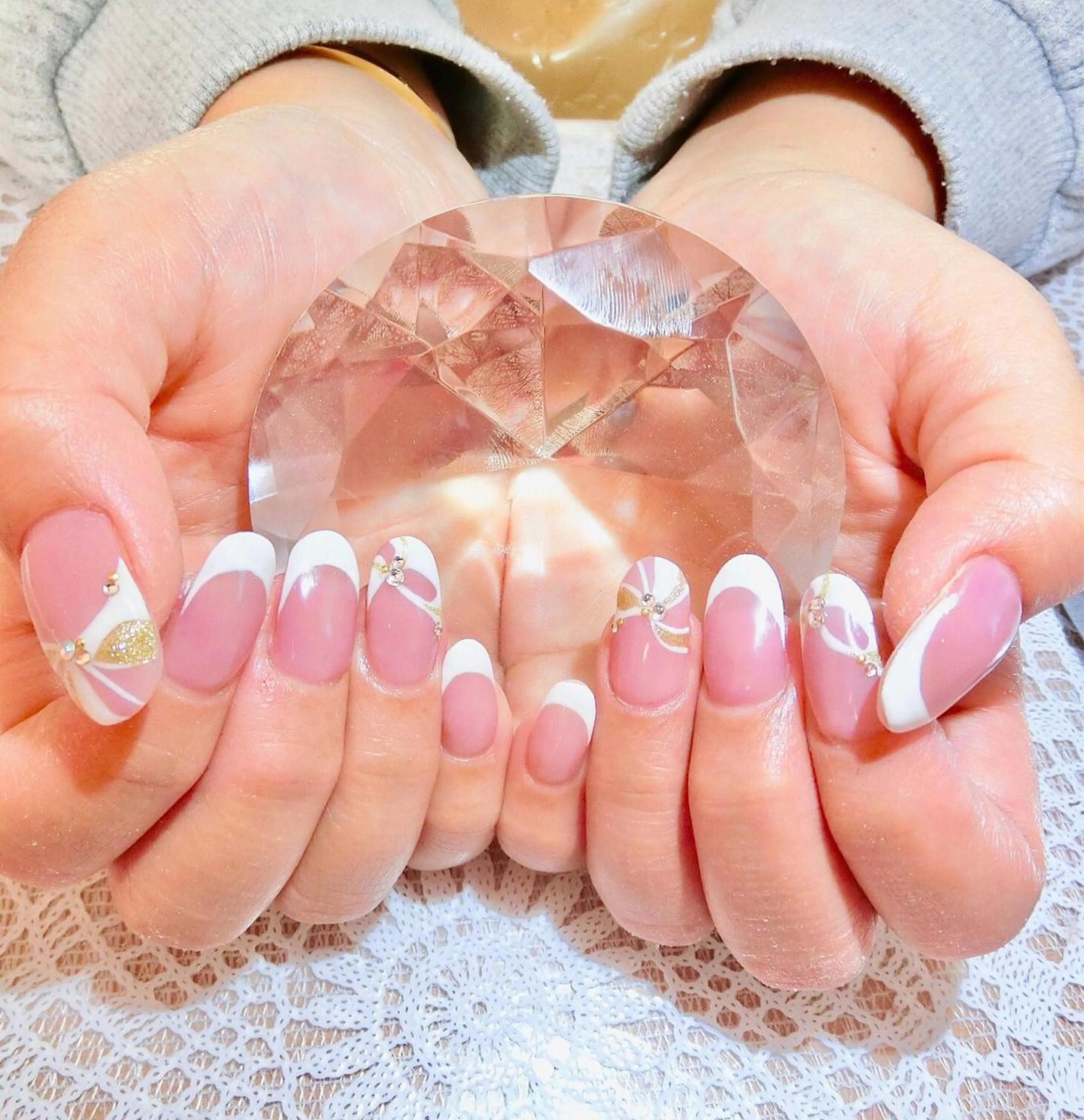 ネイル フレンチネイル 🌙都岡 ムーンネイルのネイルデザイン