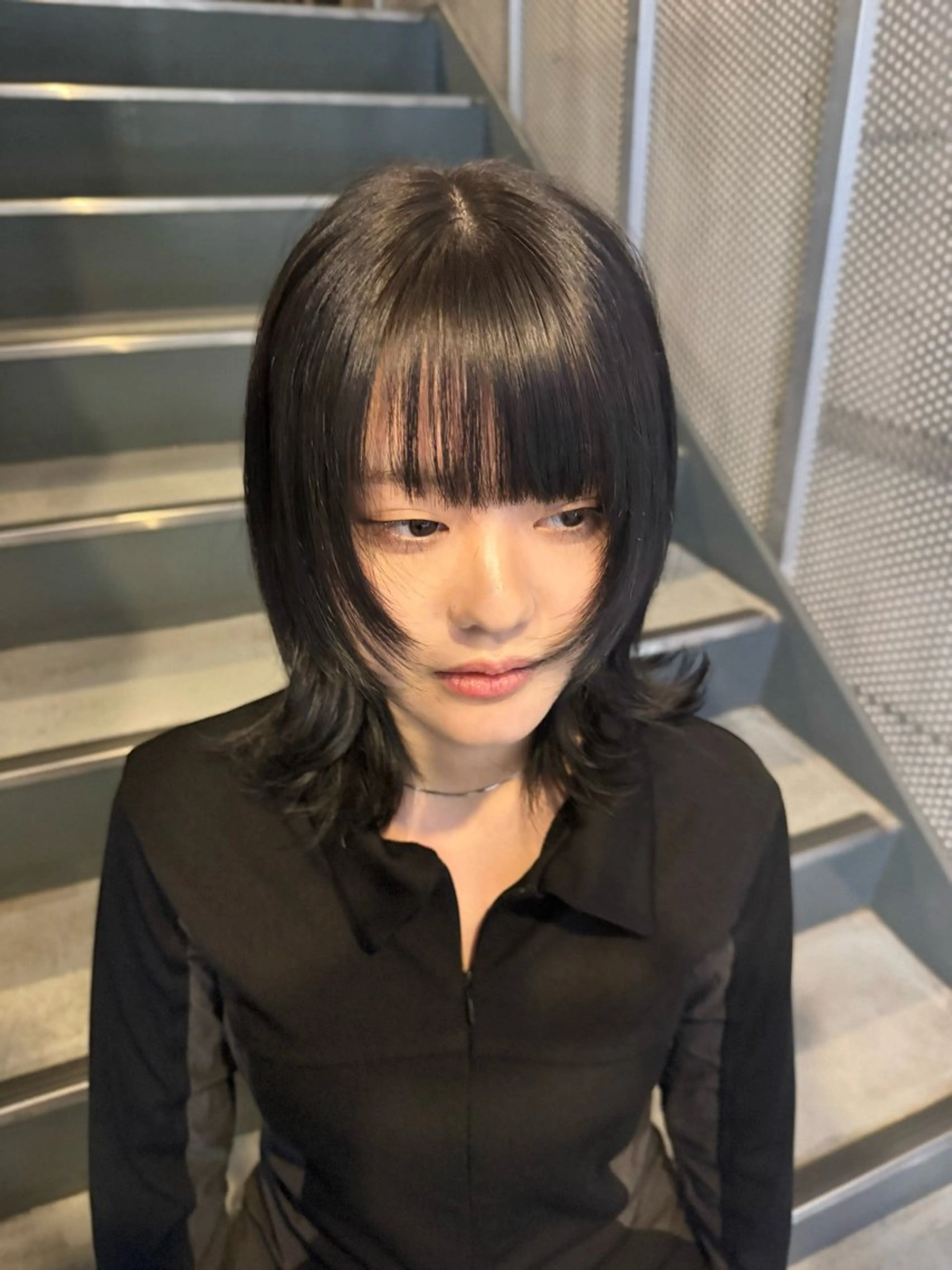 ミディアム カラー ミディアムレイヤー アッシュ ダークアッシュ 顔まわりレイヤー レイヤーカット SALOWIN新宿三丁目【サロウィン】所属・ハッシュレイヤー💐 透明感カラー💐青木のヘアスタイル