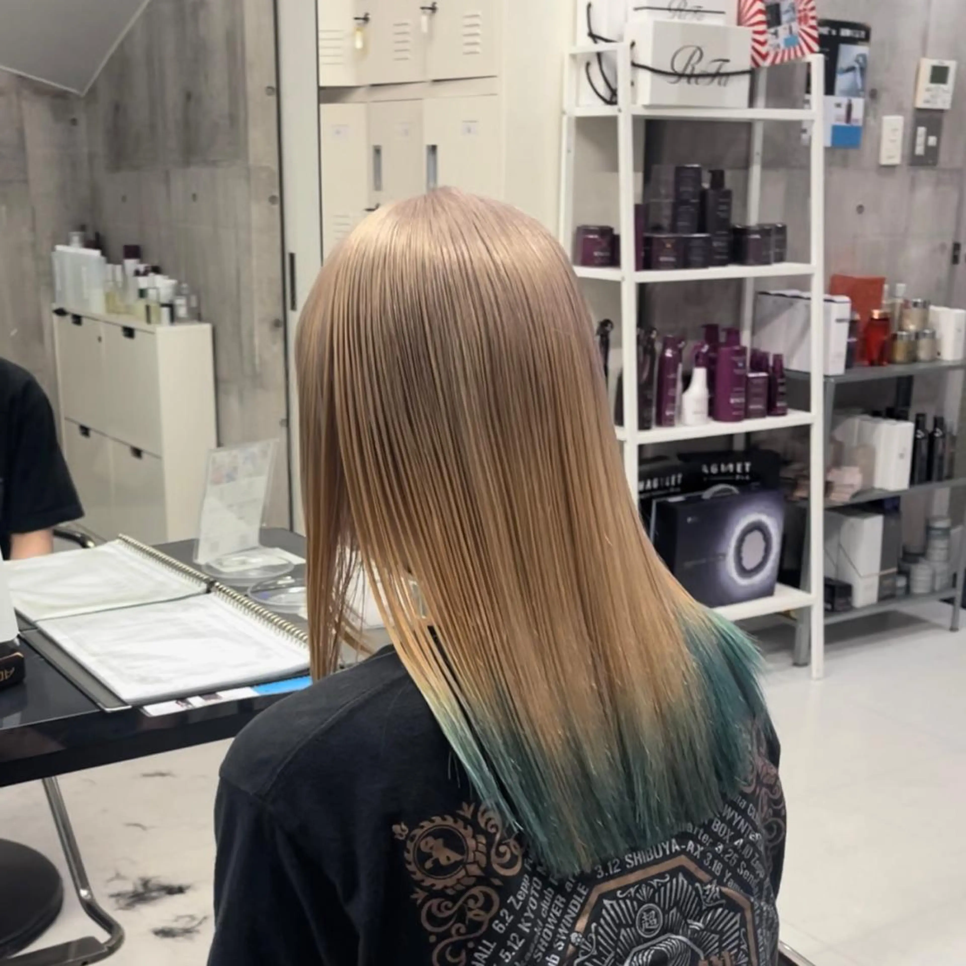 ロング カラー ヘアカラー レイヤーの魔術師 𓍼takumi𓍼のヘアスタイル