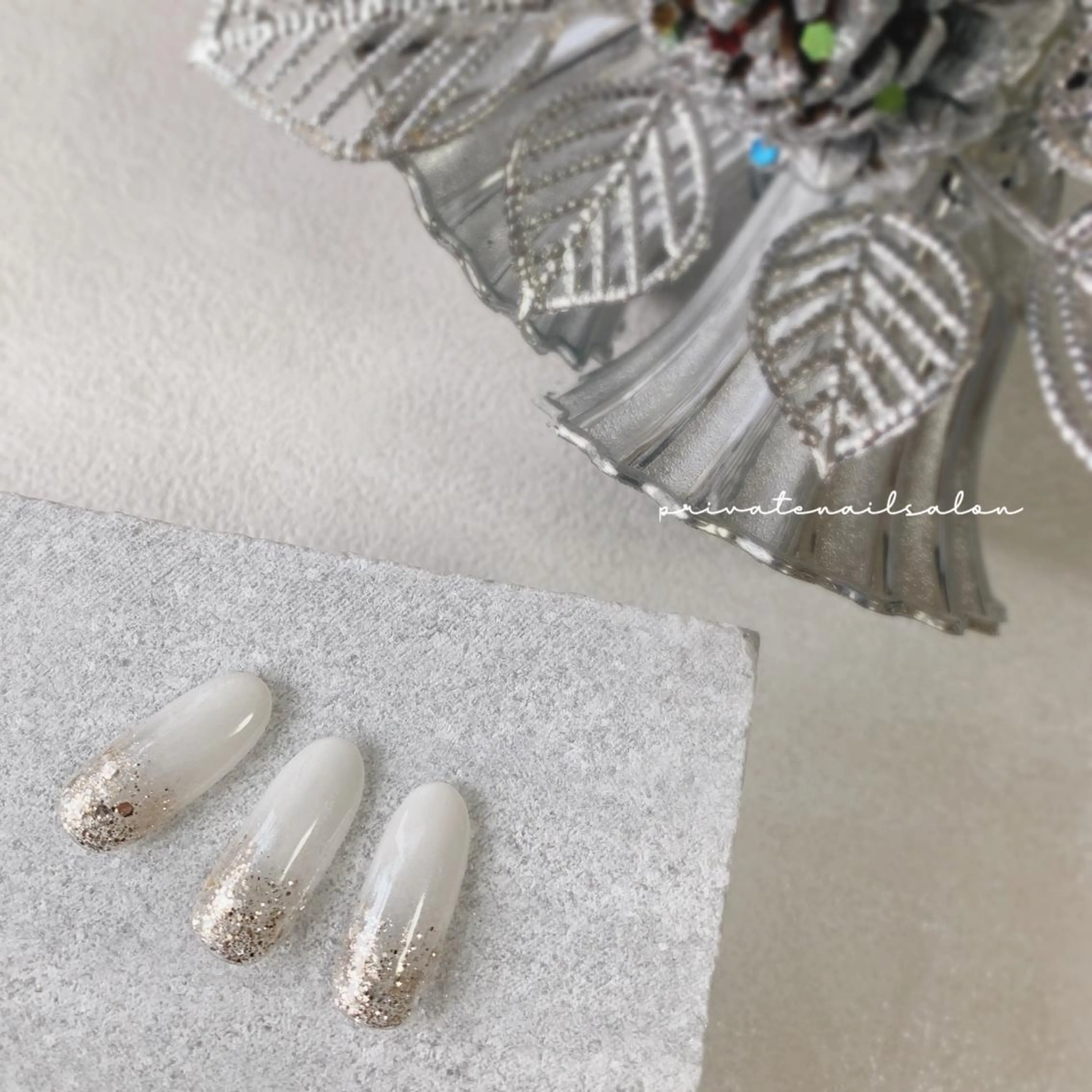 ネイル グラデーション ラメ(グリッター) ホワイト ハンドネイル Liebe nailのネイルデザイン