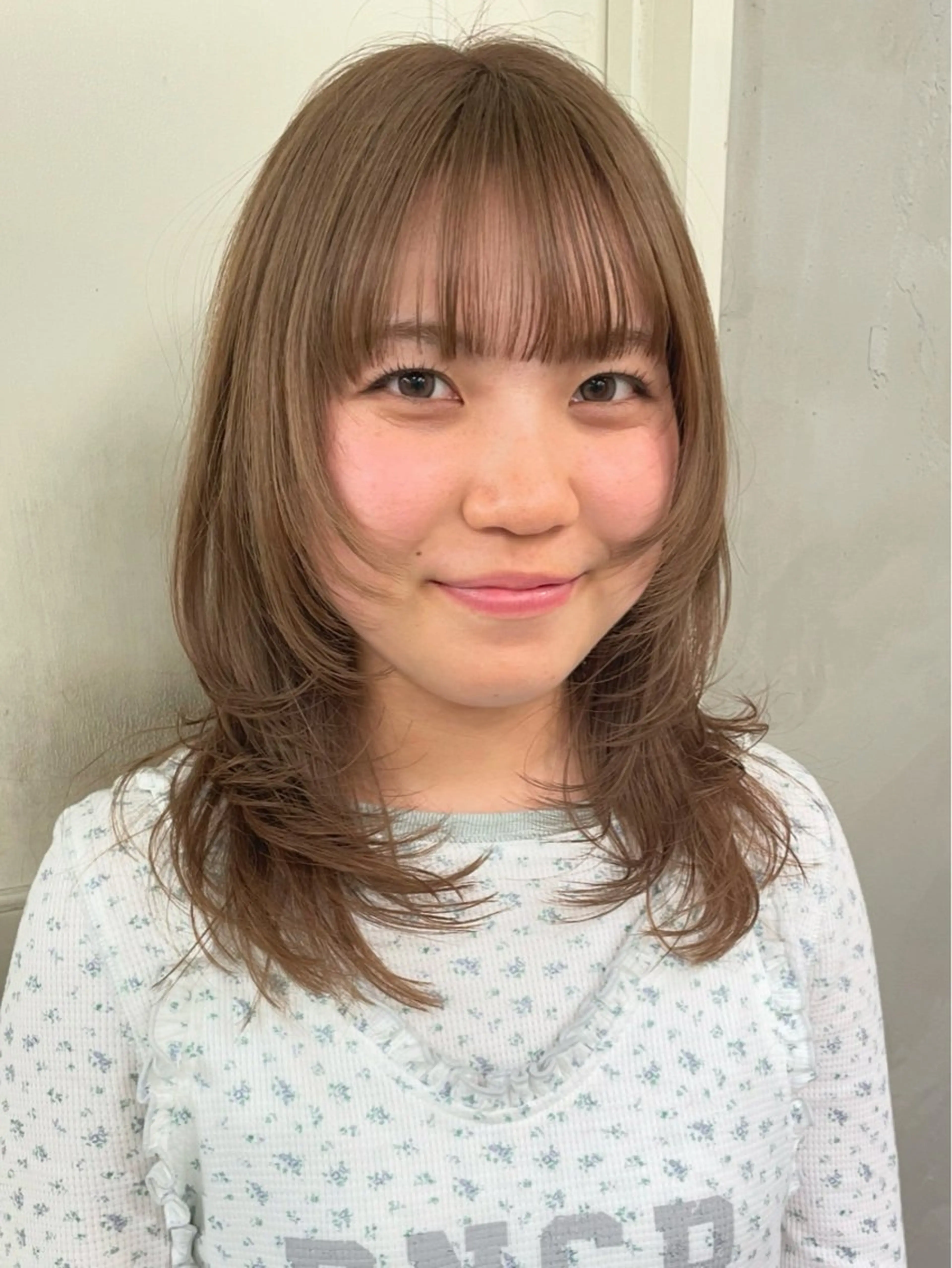 ミディアム カラー RorriM所属・RorriM natsuのヘアスタイル