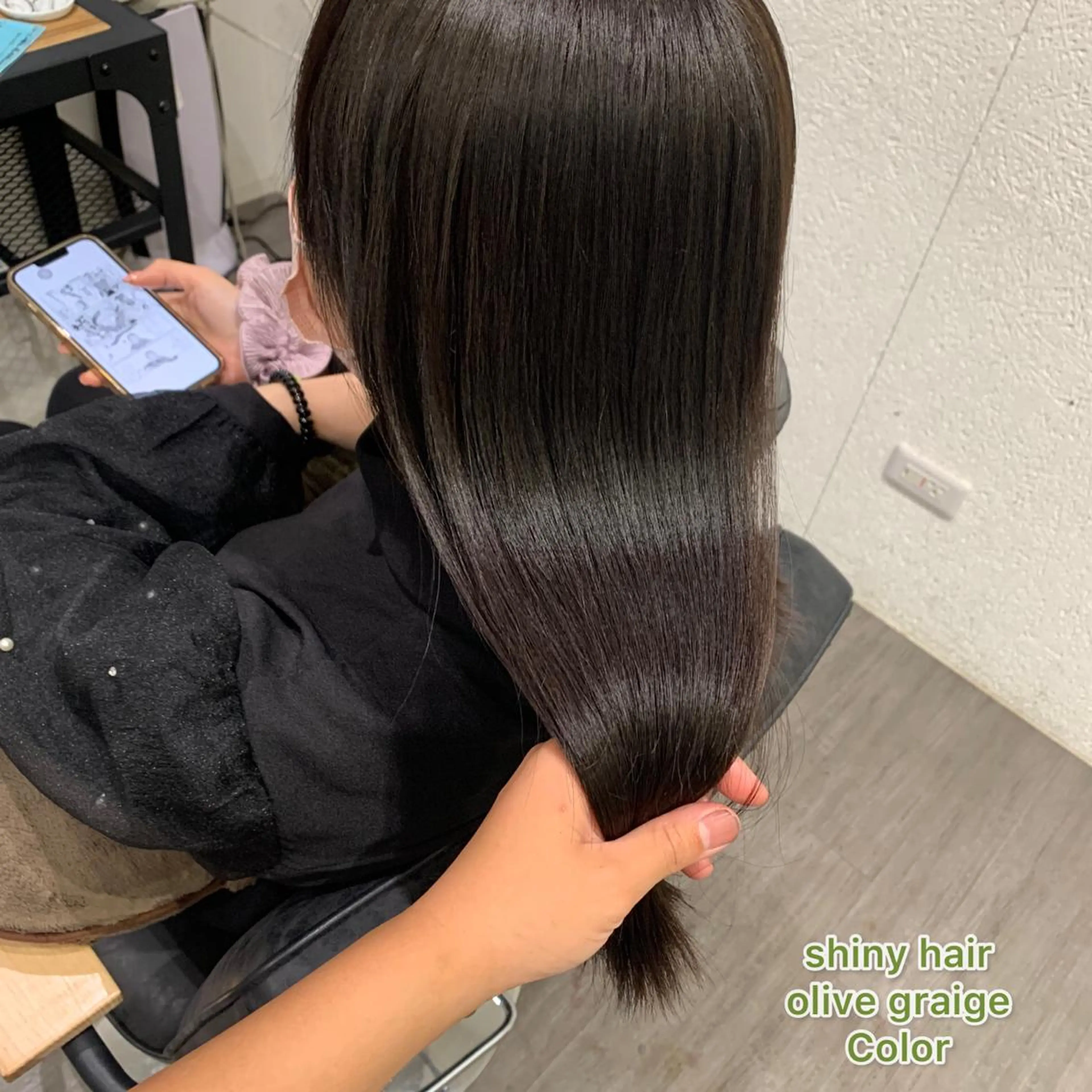 セミロング カラー グレージュ オリーブグレージュ オリーブグレー ヘアカラー トリートメント 上田 紗也のヘアスタイル
