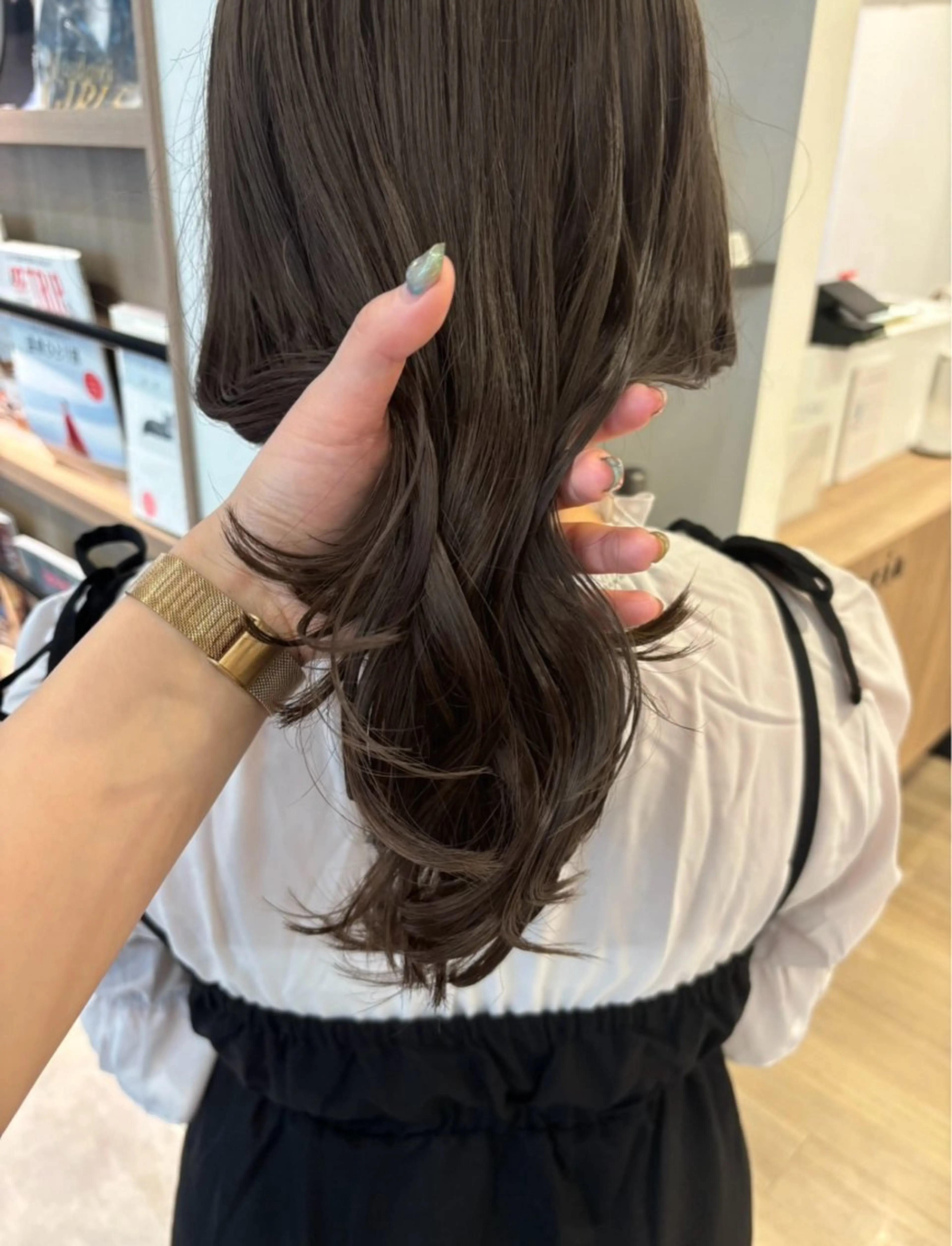 ミディアム アッシュ アッシュグレー アッシュグレージュ トリートメント ヘアカラー トリートメント Euphoria所属・Euphoria きょうこのヘアスタイル