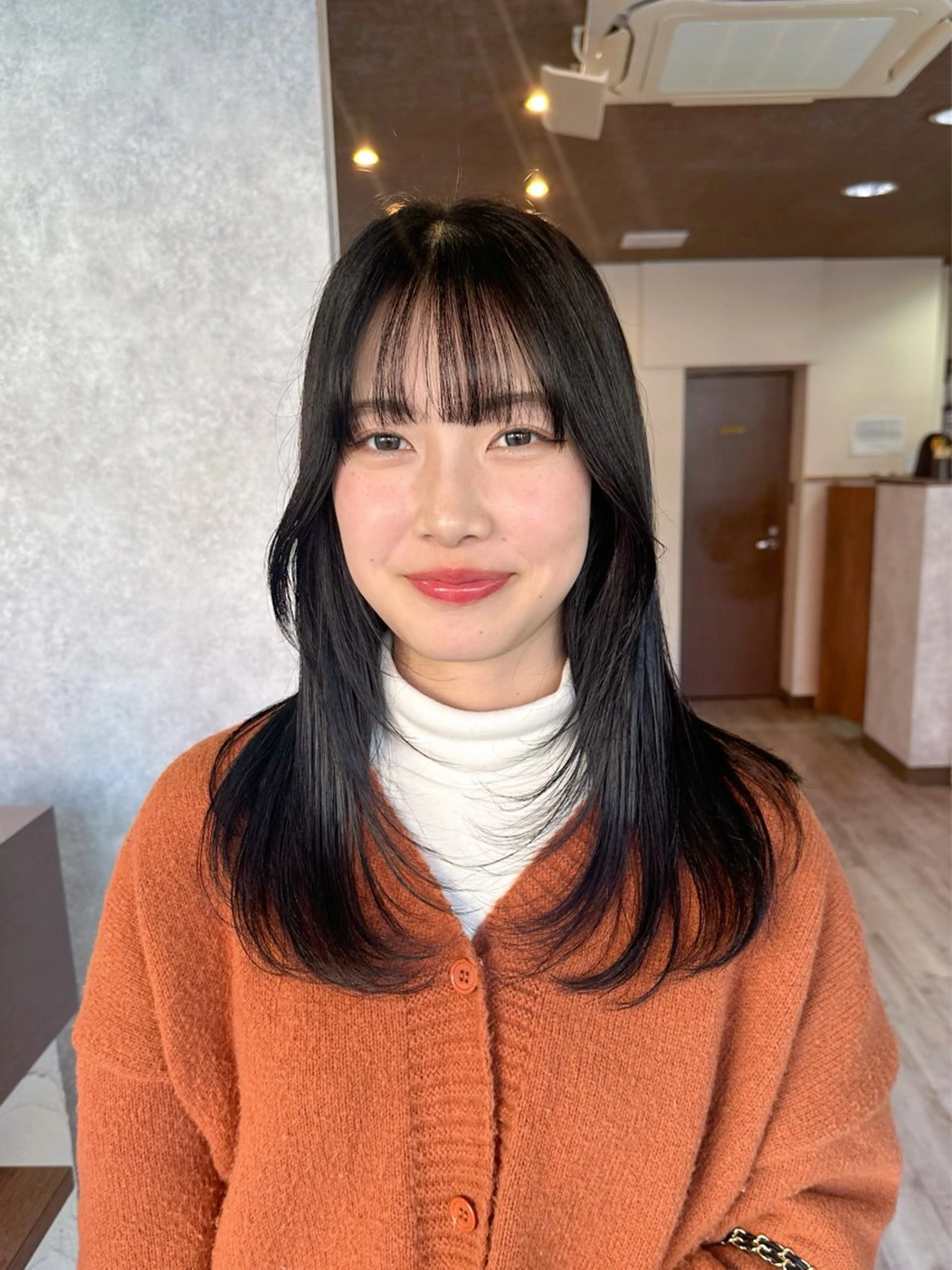 ミディアム カラー カット ヘアカラー トリートメント minim / miku 暖色カラーのヘアスタイル
