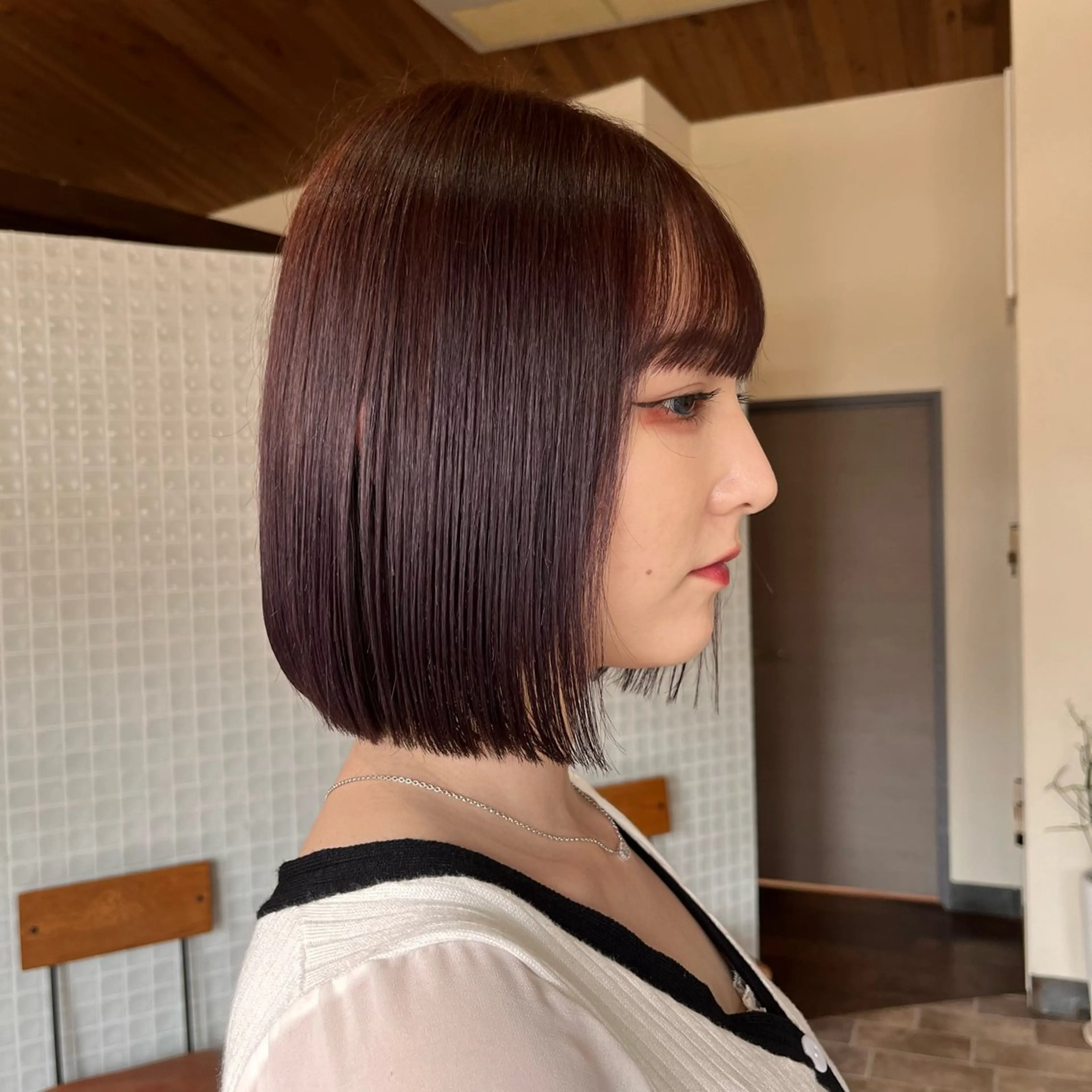ショート カラー ブリーチ ブリーチなしカラー パープルカラー ボブ 中村 友香のヘアスタイル