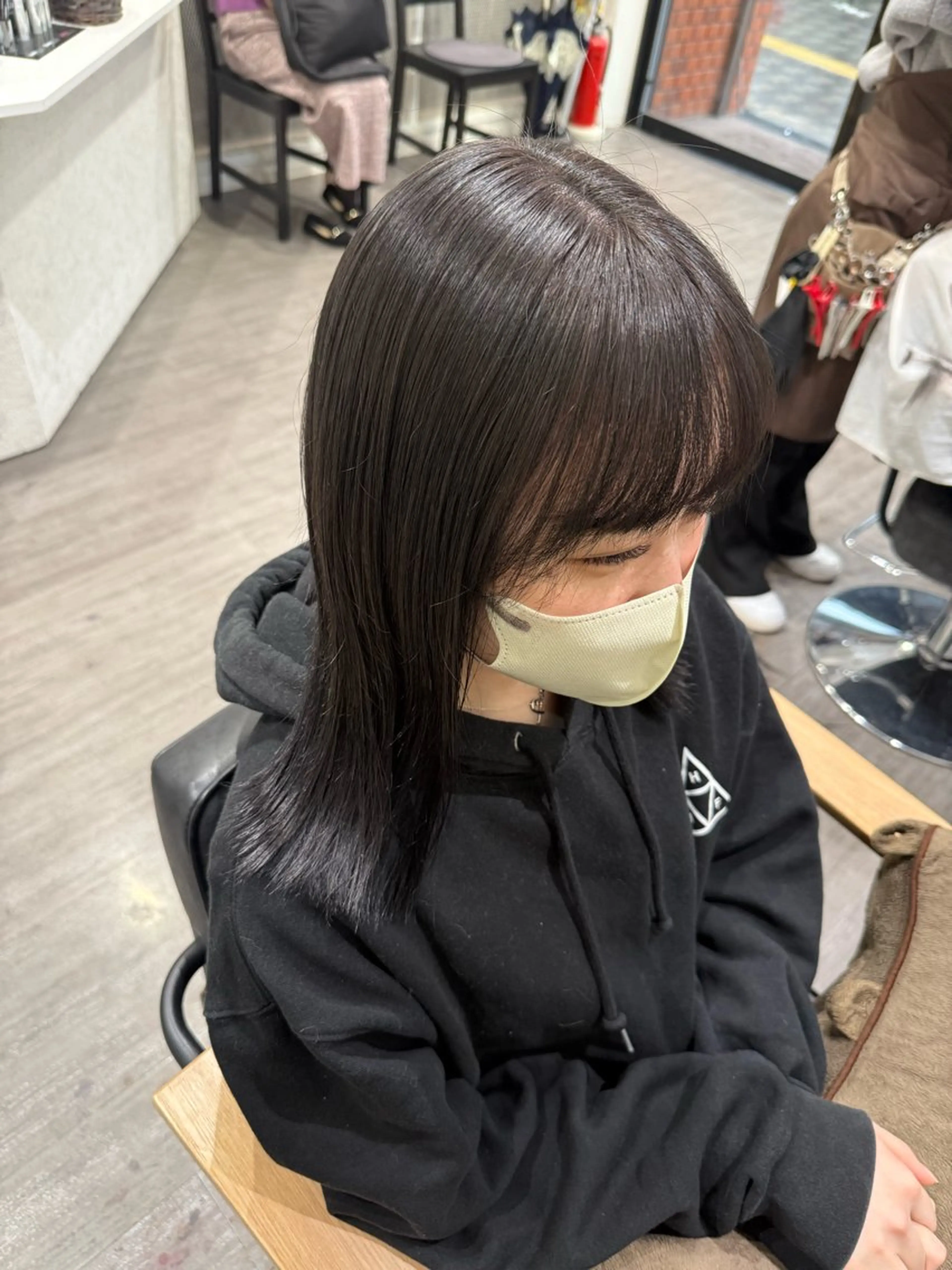 ミディアム カラー ダークグレー ヘアカラー トリートメント 上田 紗也のヘアスタイル