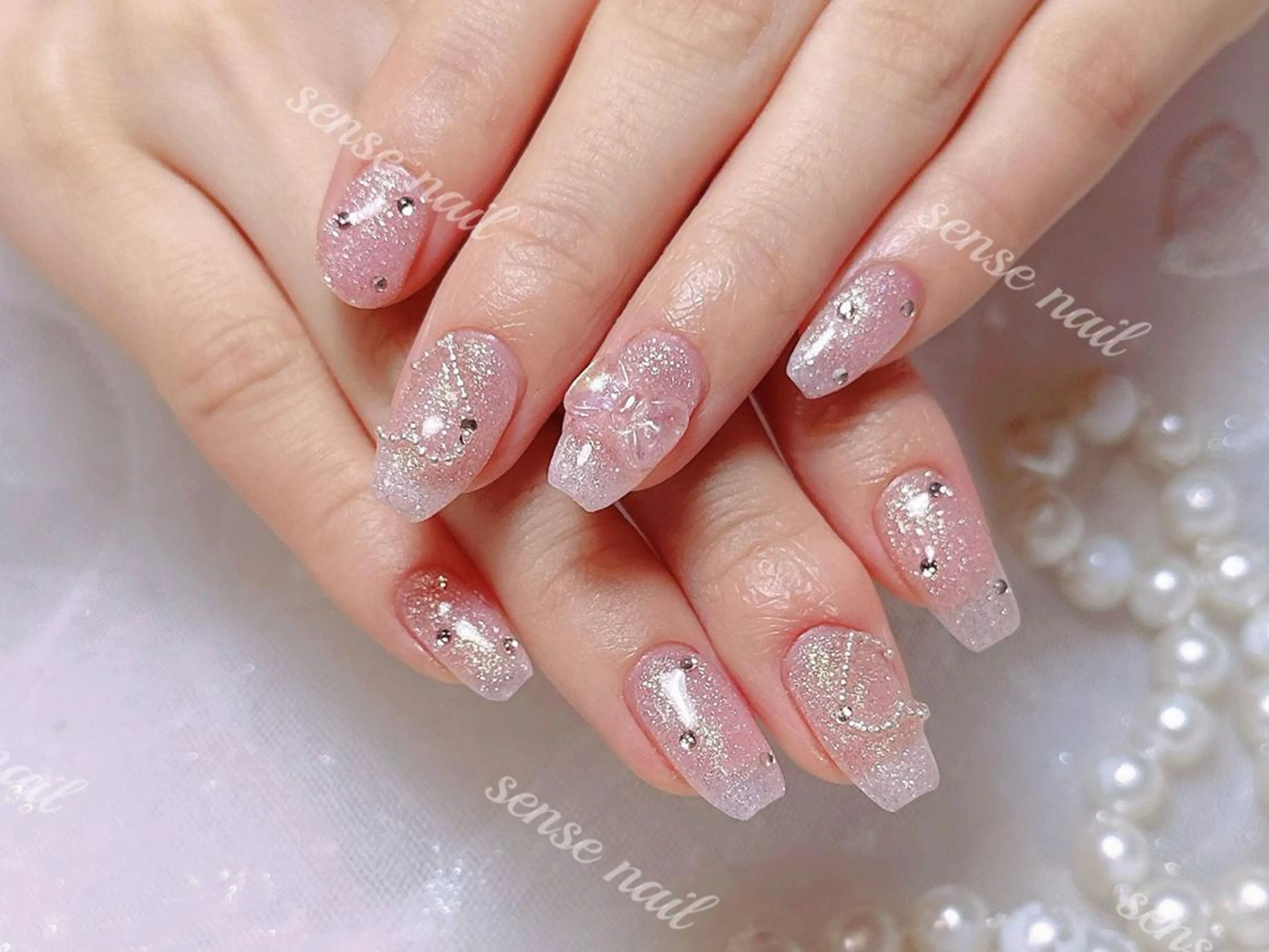 ネイル Queening 🦋のネイルデザイン
