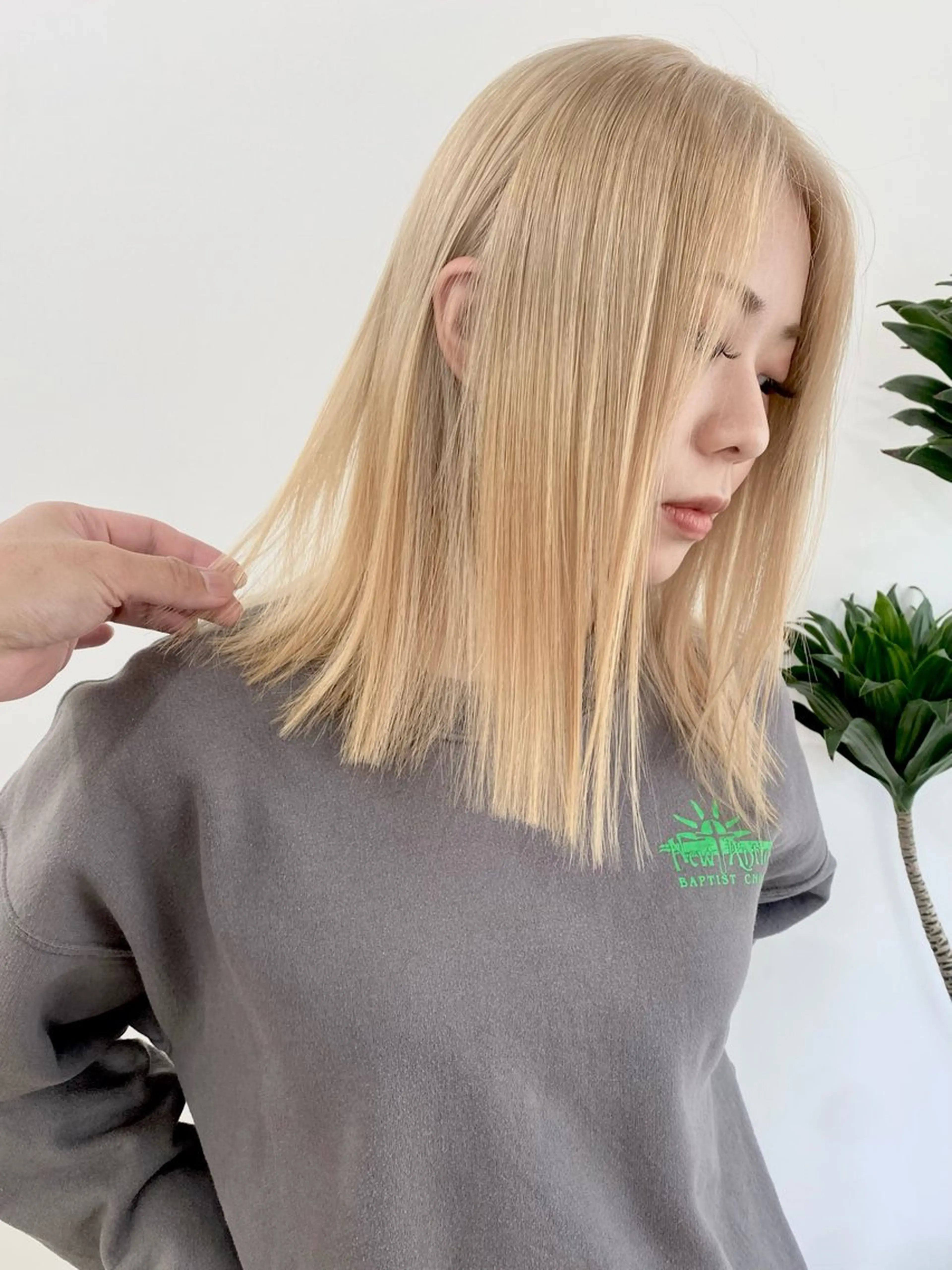 セミロング カラー カット ヘアカラー トリートメント 韓国風×透明感カラー 髪質改善オタベシンヤのヘアスタイル
