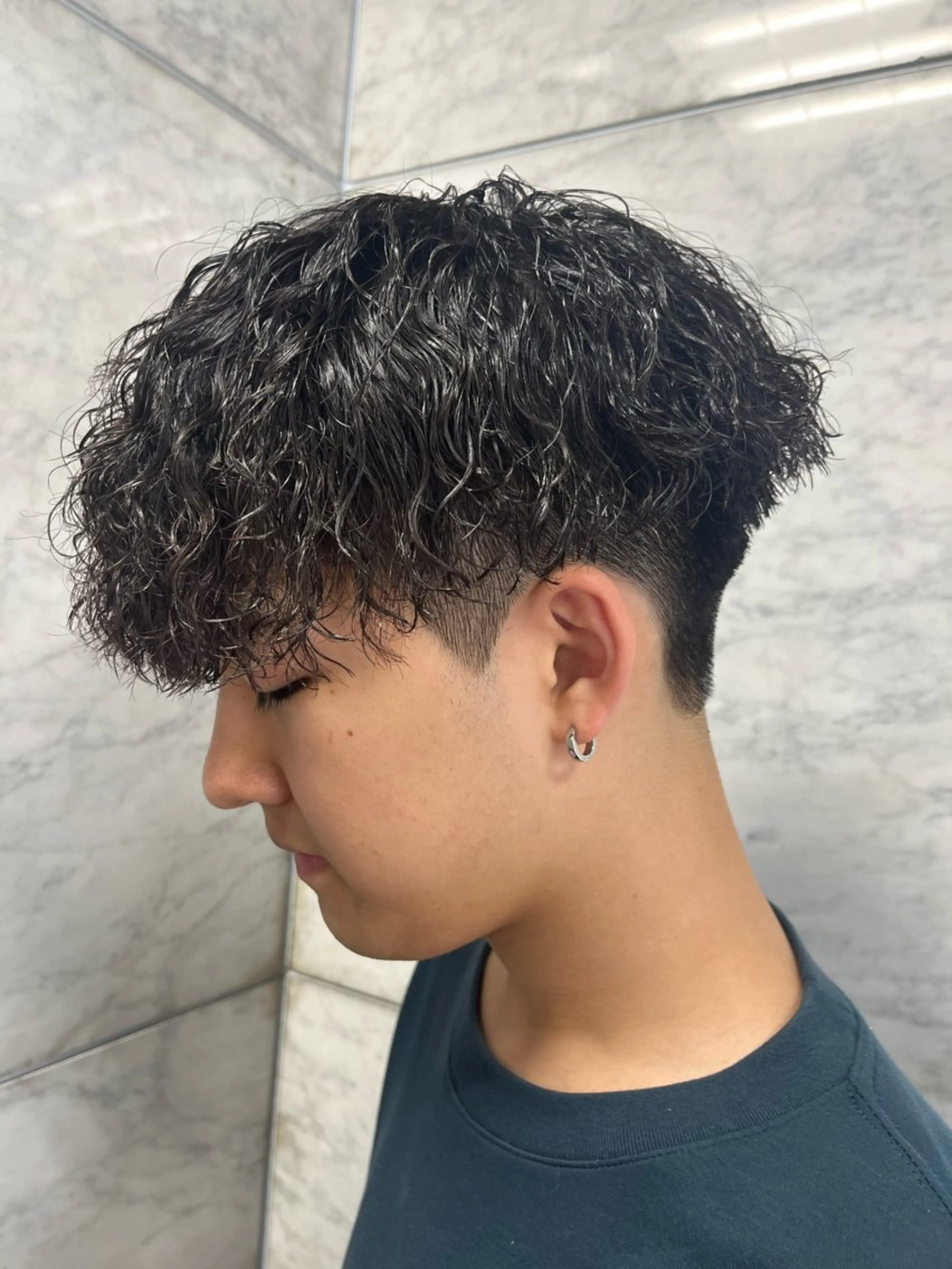 パーマ メンズ センターパート マッシュ メンズパーマ メンズツイストパーマ ツイストスパイラルパーマ mihoko/ ニュアンスパーマのヘアスタイル