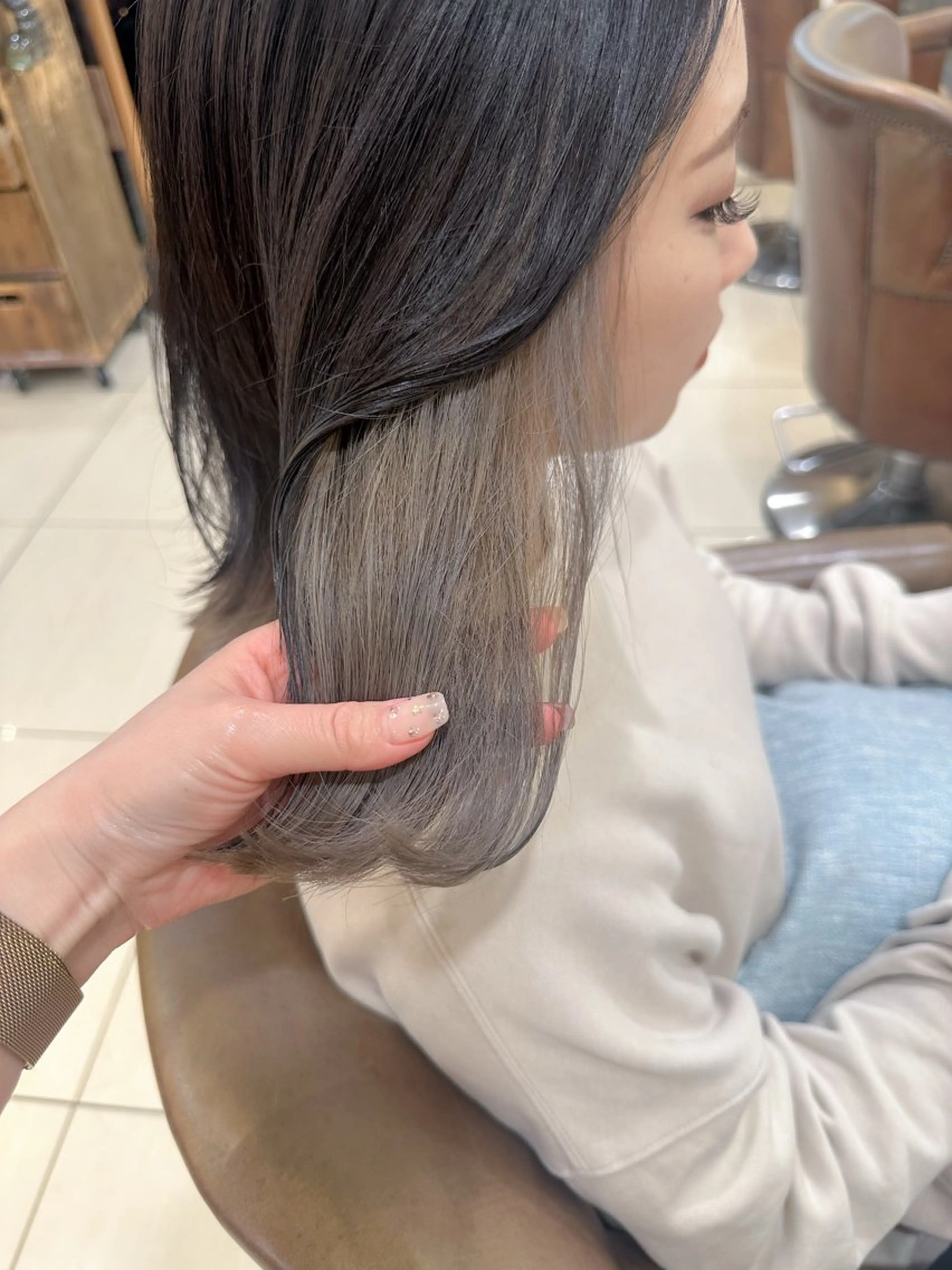 ミディアム カラー インナーカラー シルバー ホワイトシルバー ヘアカラー ✨カラー支持No.1 🧸ワキ カナコ🧸のヘアスタイル