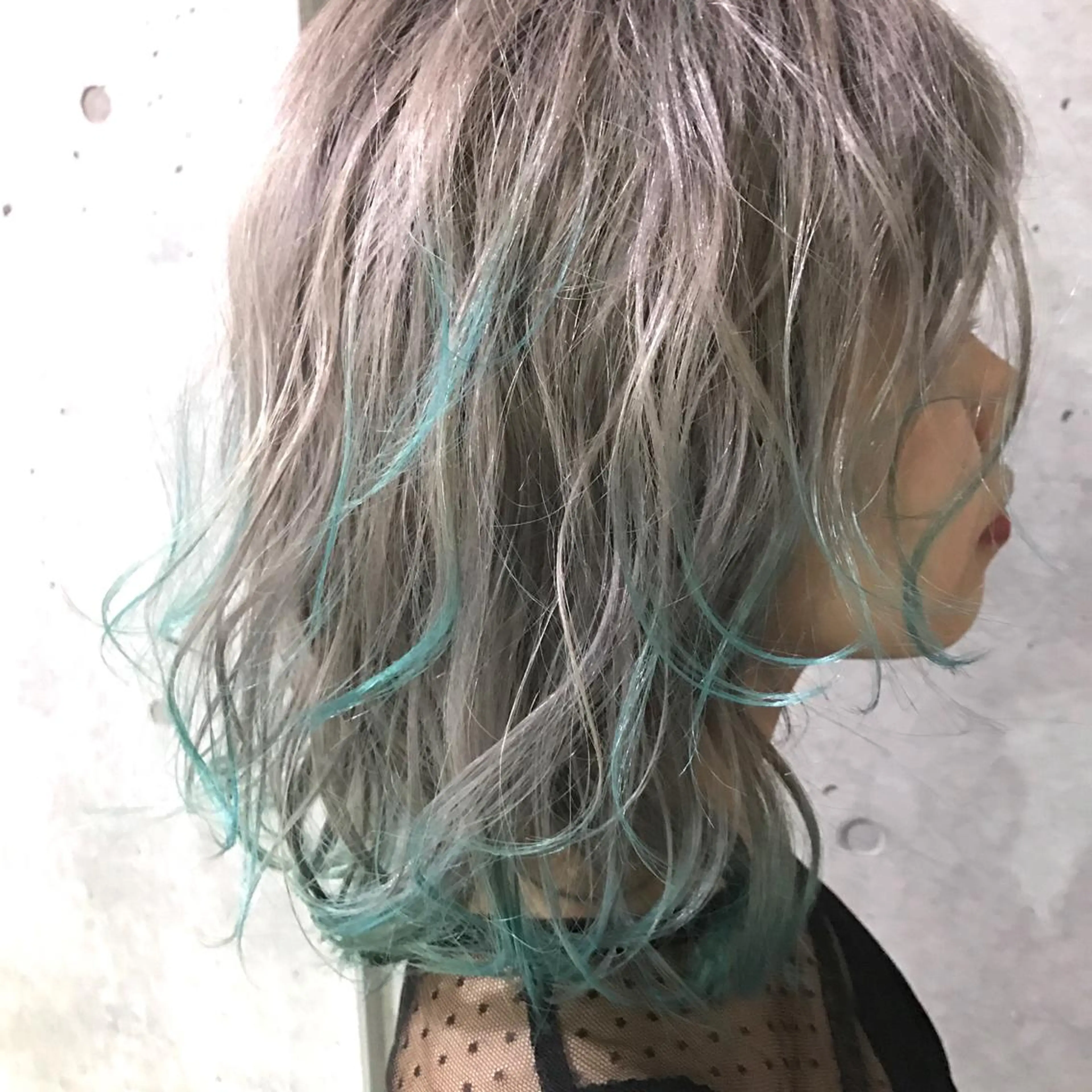 ミディアム カラー ブルーカラー ハイトーンカラー 北千住でカラーNo1 高橋優輔のヘアスタイル