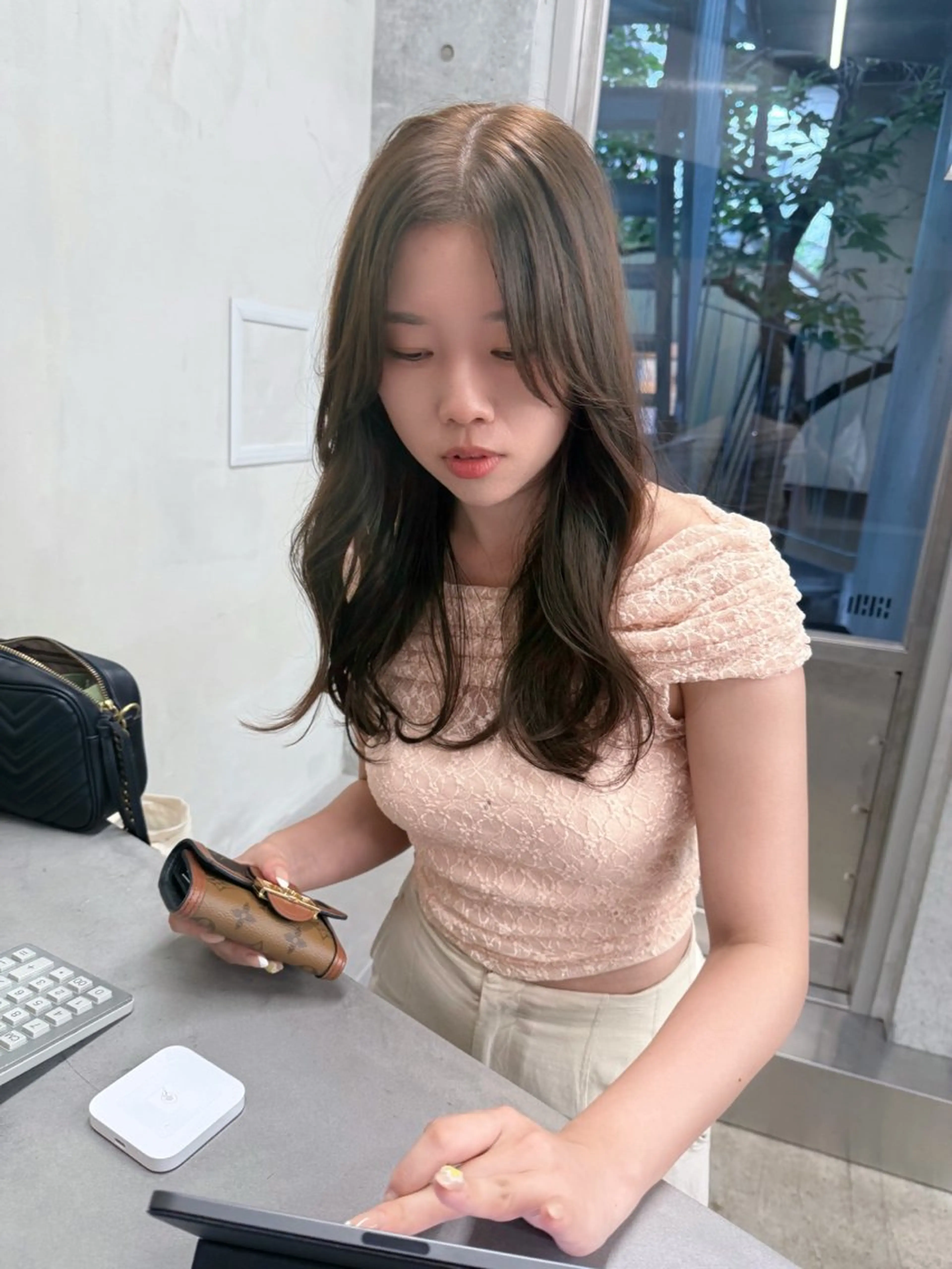 ロング ロングレイヤー アッシュ ケアカラー 顔周りカット 韓国風ヘア カット ヘアカラー トリートメント レイヤー/梅田/ HIKARU🍀のヘアスタイル