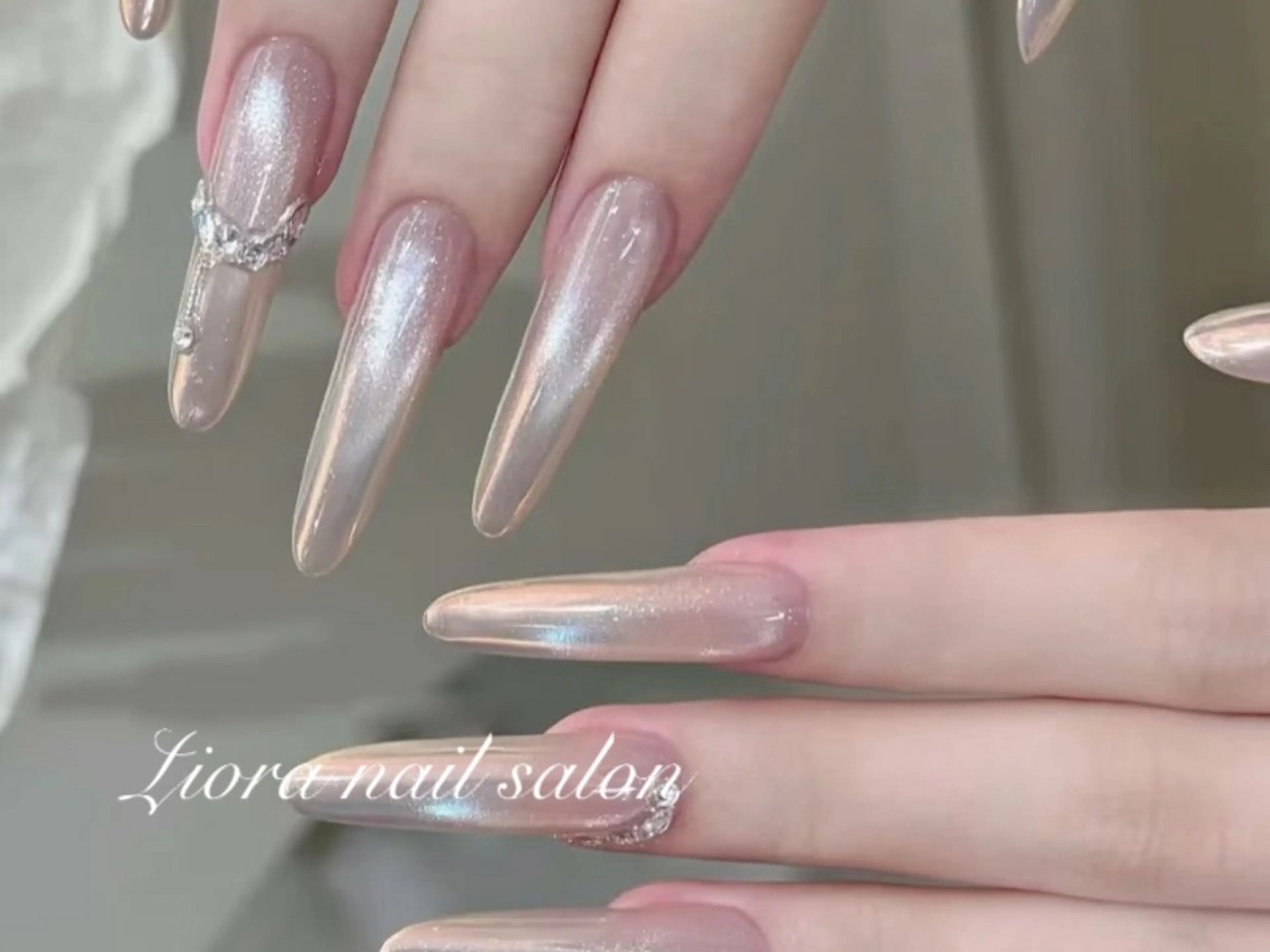 ネイル フレンチネイル ジェルネイル ガーリー グラデーション キラキラネイル ハンドネイル Liora ネイルサロン所属・Liora nail salonのネイルデザイン