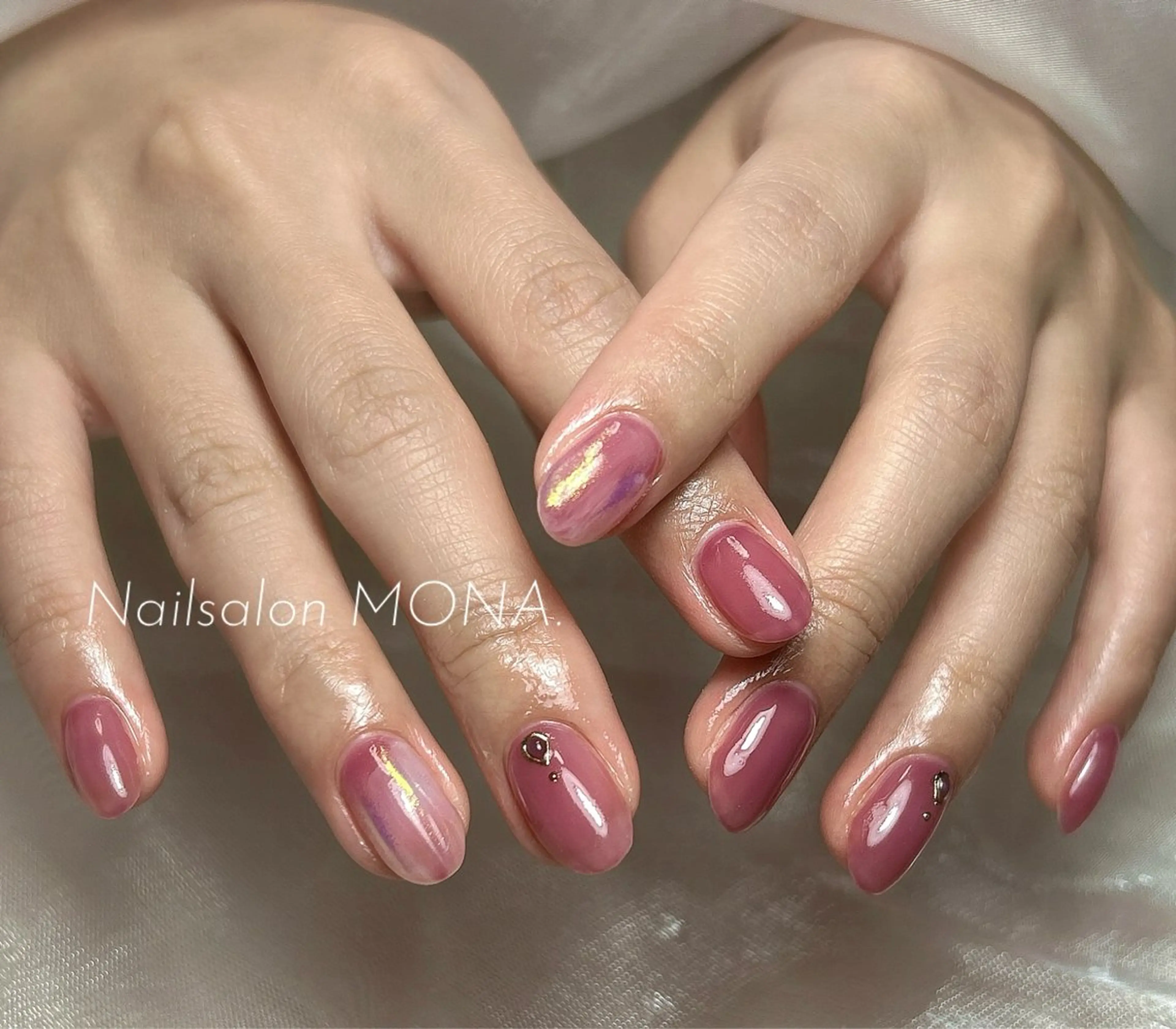 ネイル オーロラネイル オフィスネイル シンプルネイル ハンドネイル Nailsalon MONA.のネイルデザイン