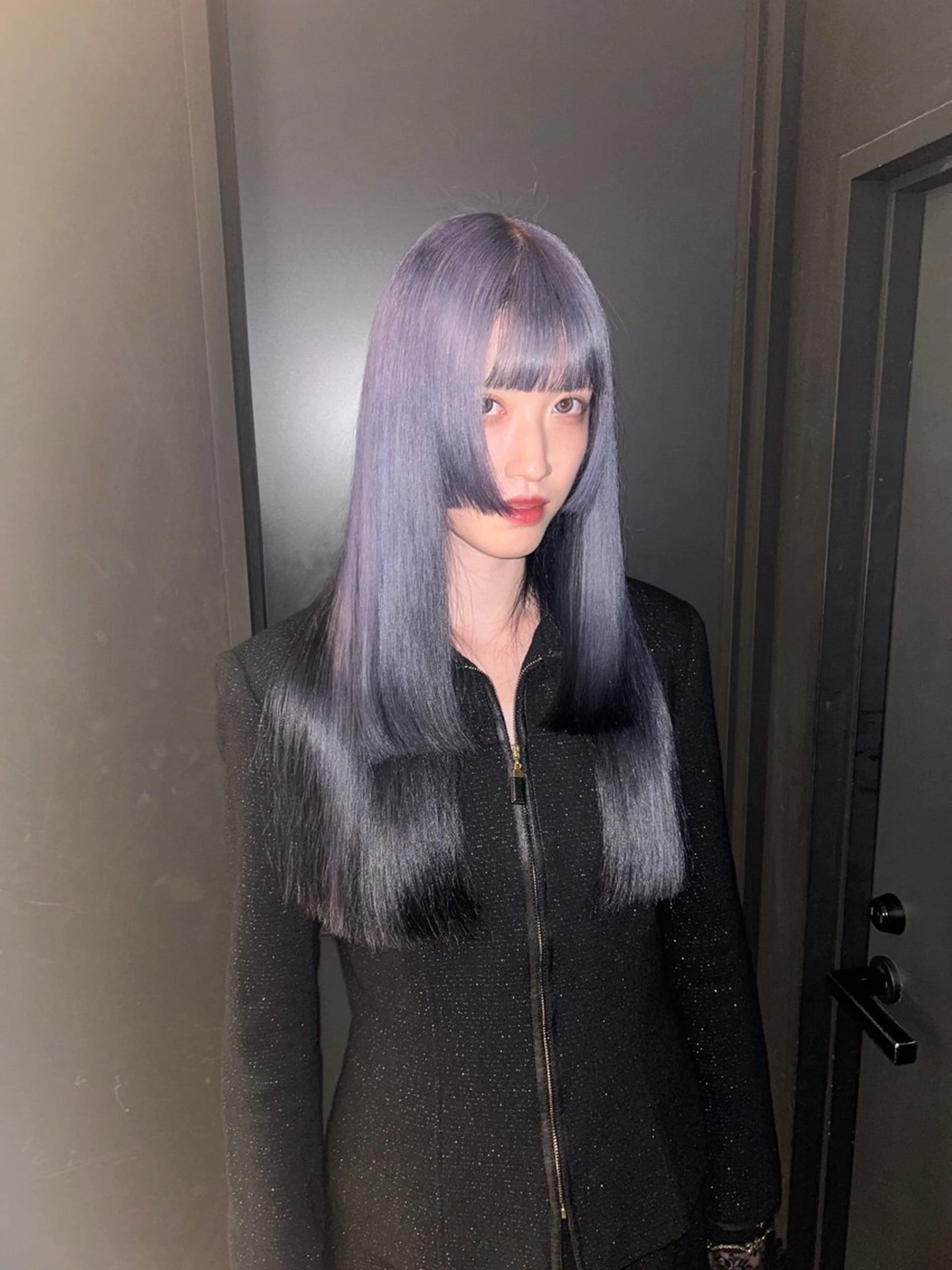 ロング カット ヘアカラー エミリ / オリーブカラーのヘアスタイル