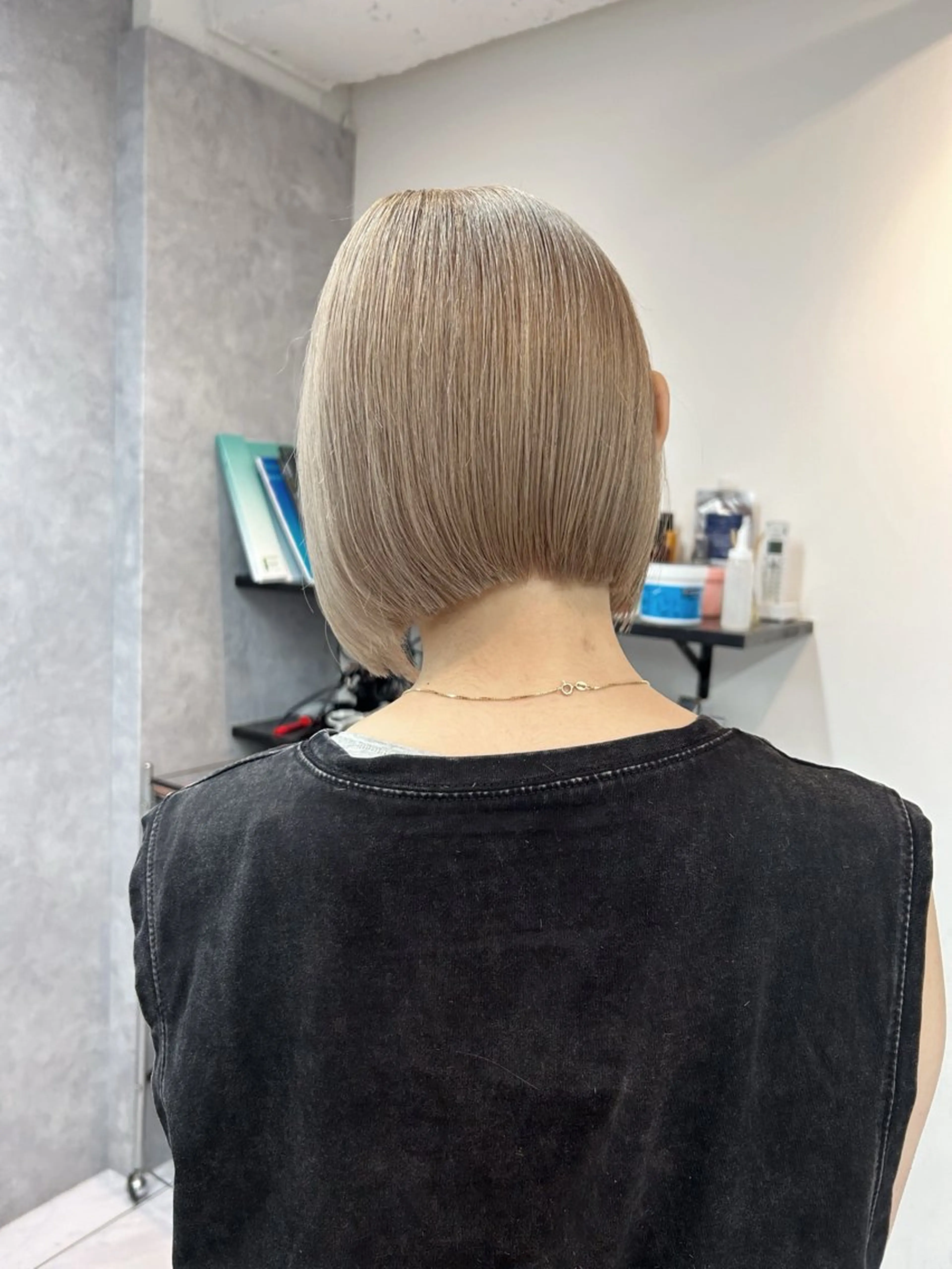 ショート カラー ベージュカラー ブリーチ ハイトーンカラー ホワイトベージュ ボブ ヘアカラー _WHITE 天神店 YUMEKA🐻のヘアスタイル