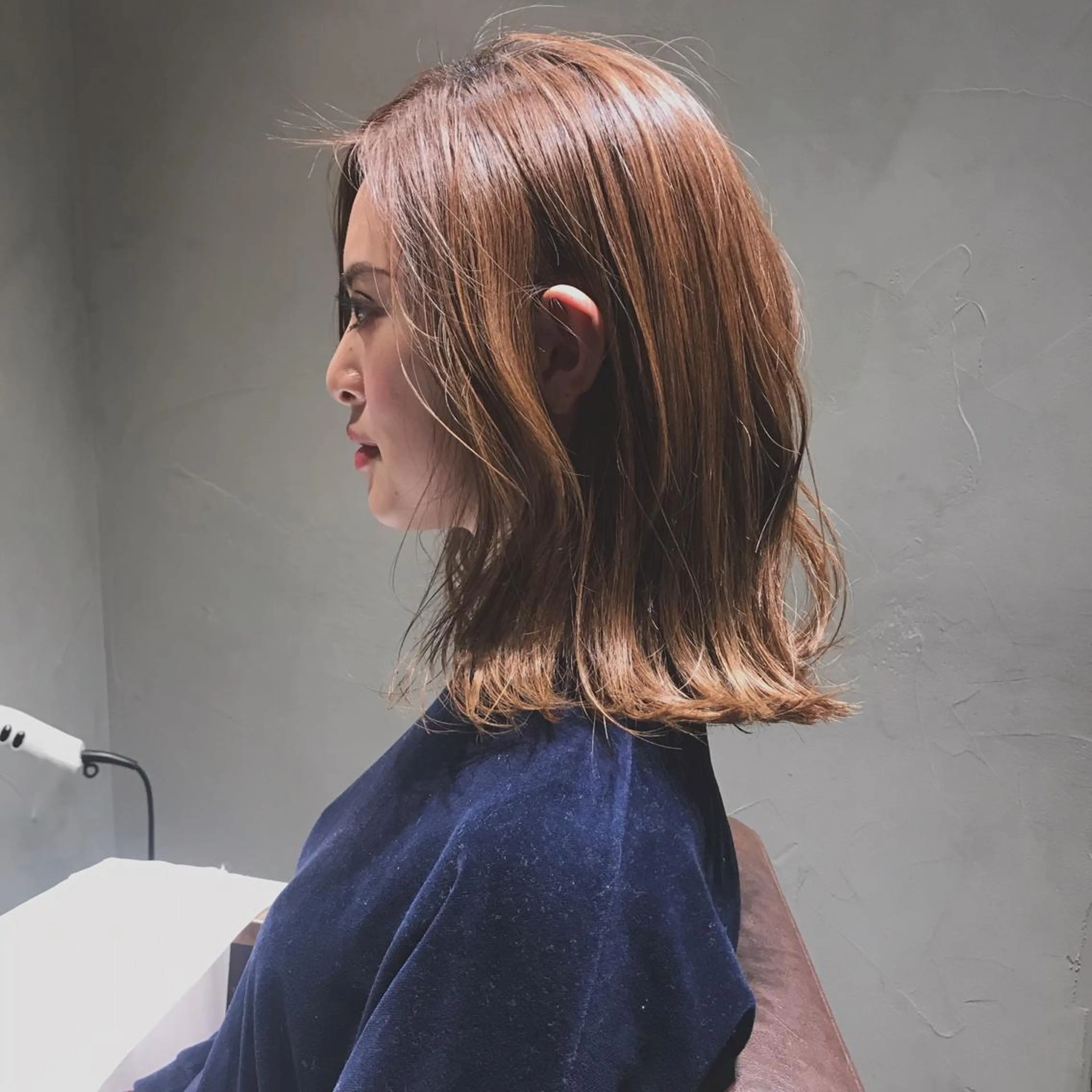 ミディアム 切りっぱなしロブ 柔らかブラウン/顔周 りレイヤー♡ユウシのヘアスタイル