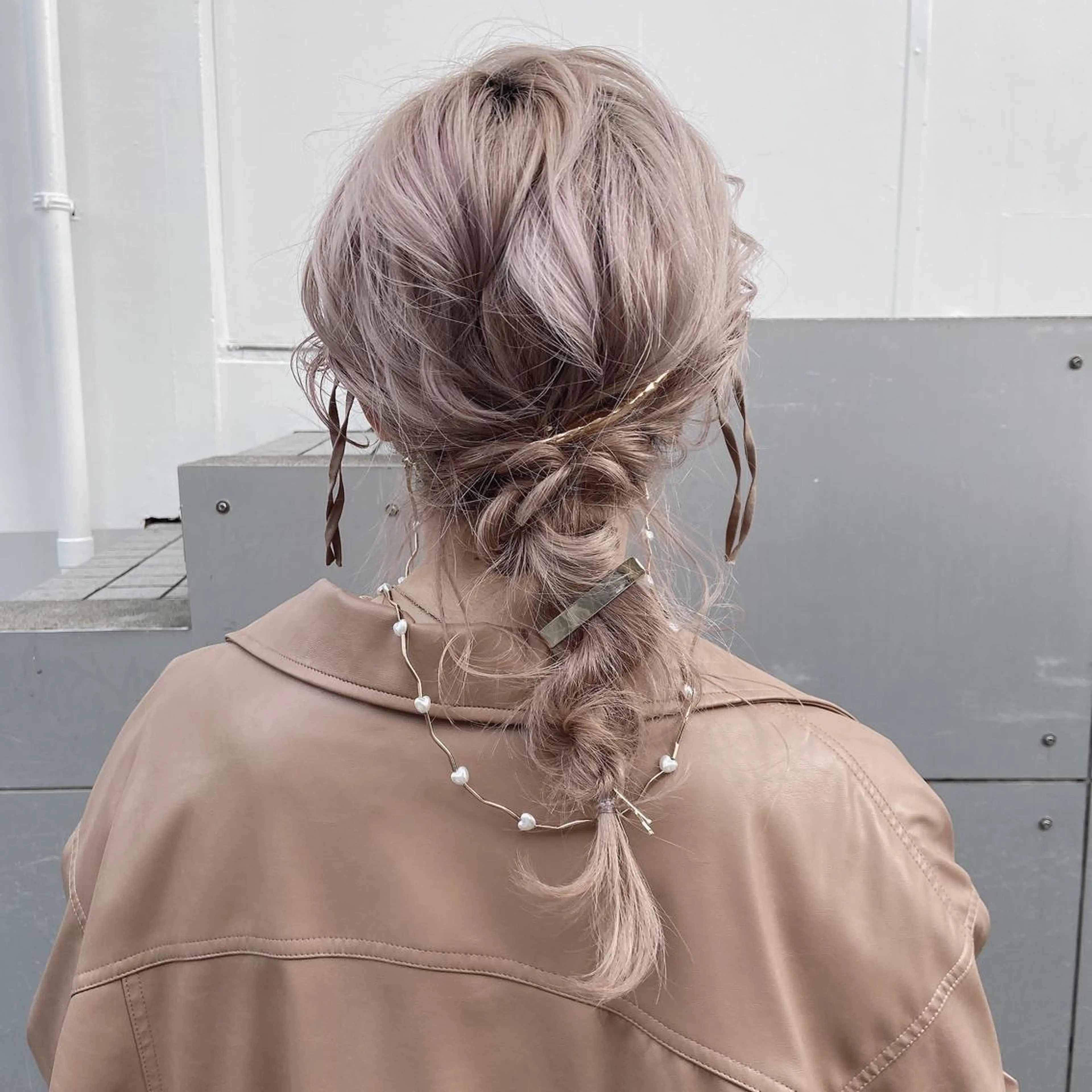 セミロング カラー ヘアアレンジ ヘアセット Mirai 🧸のヘアスタイル