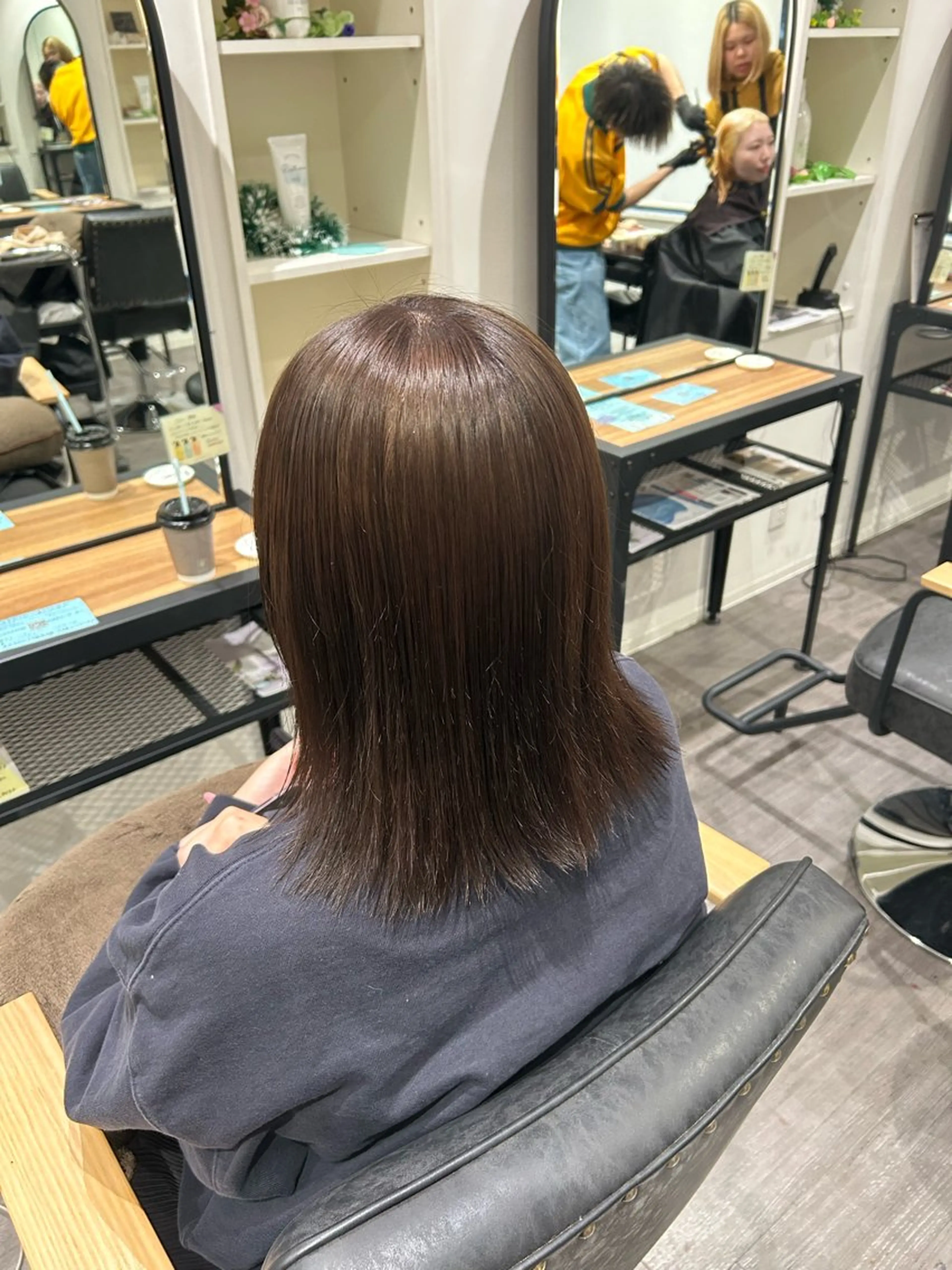 ミディアム カラー ヘアアレンジ アッシュ アッシュブラウン ブラウンカラー ハイトーンカラー ヘアカラー トリートメント カラーリスト💟草間 紫音💟のヘアスタイル