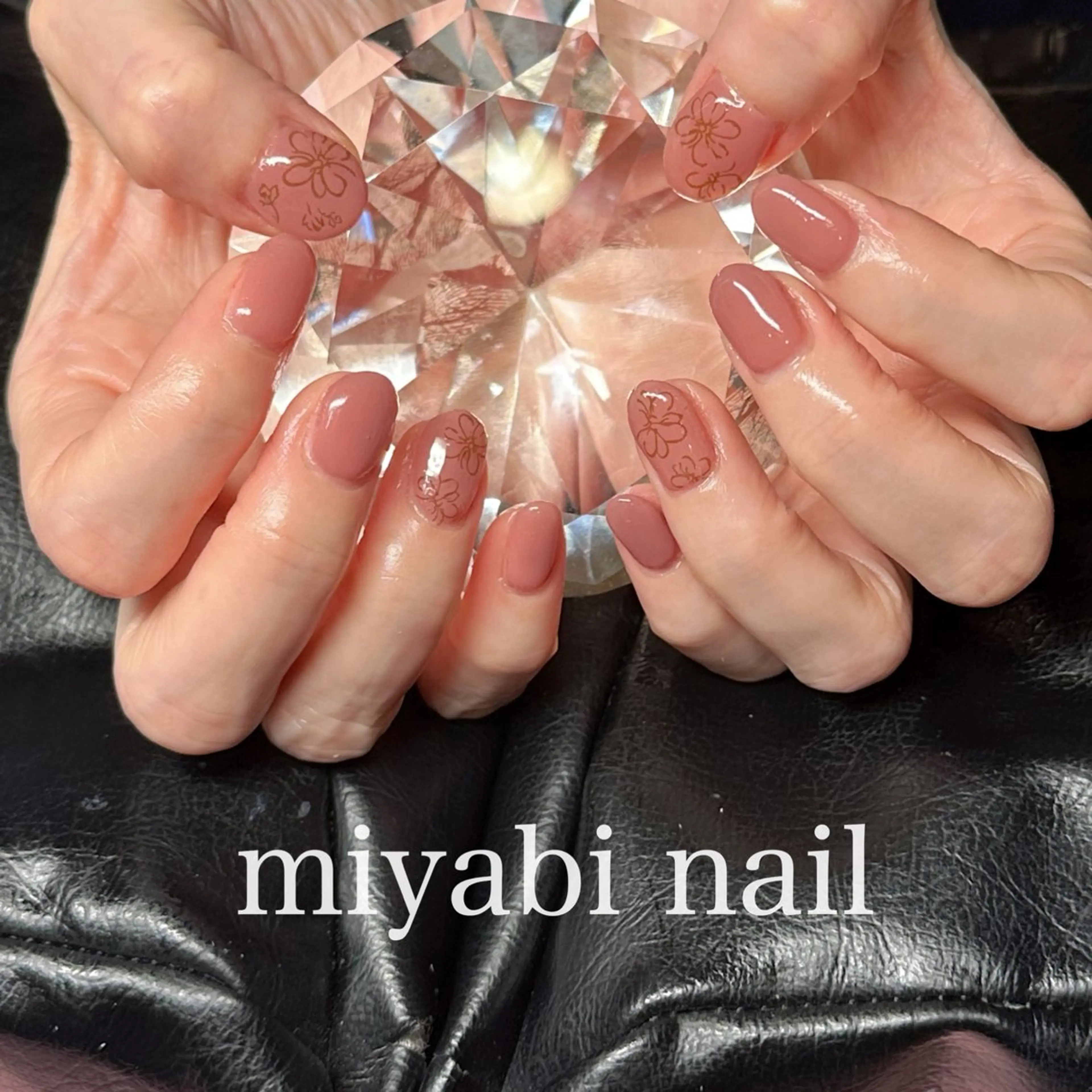 ネイル アートネイル ブラウン フラワーネイル ジェルネイル 持ち込み ハンドネイル miyabi nail 桂川駅近くのネイルデザイン